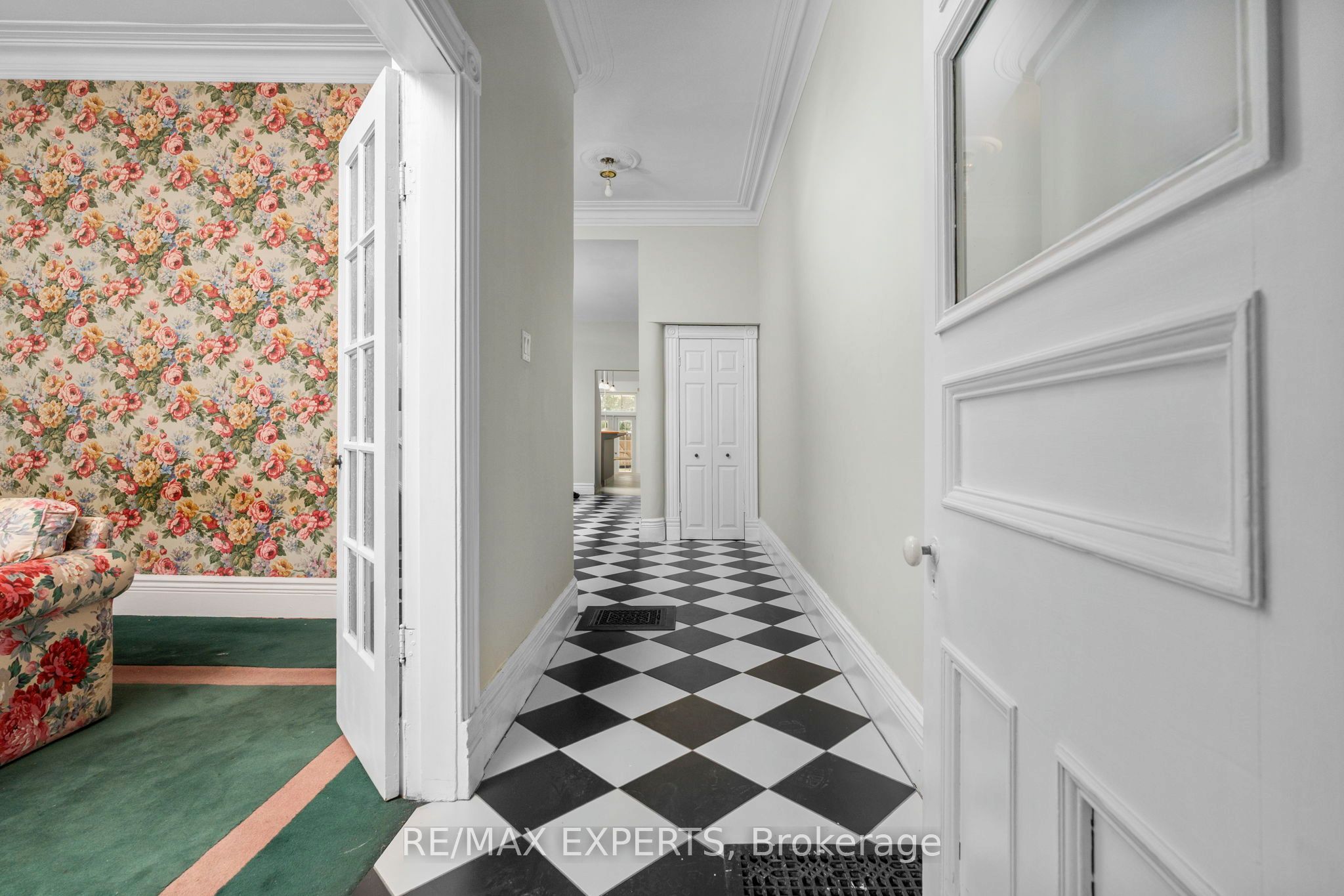382 Bathurst Street