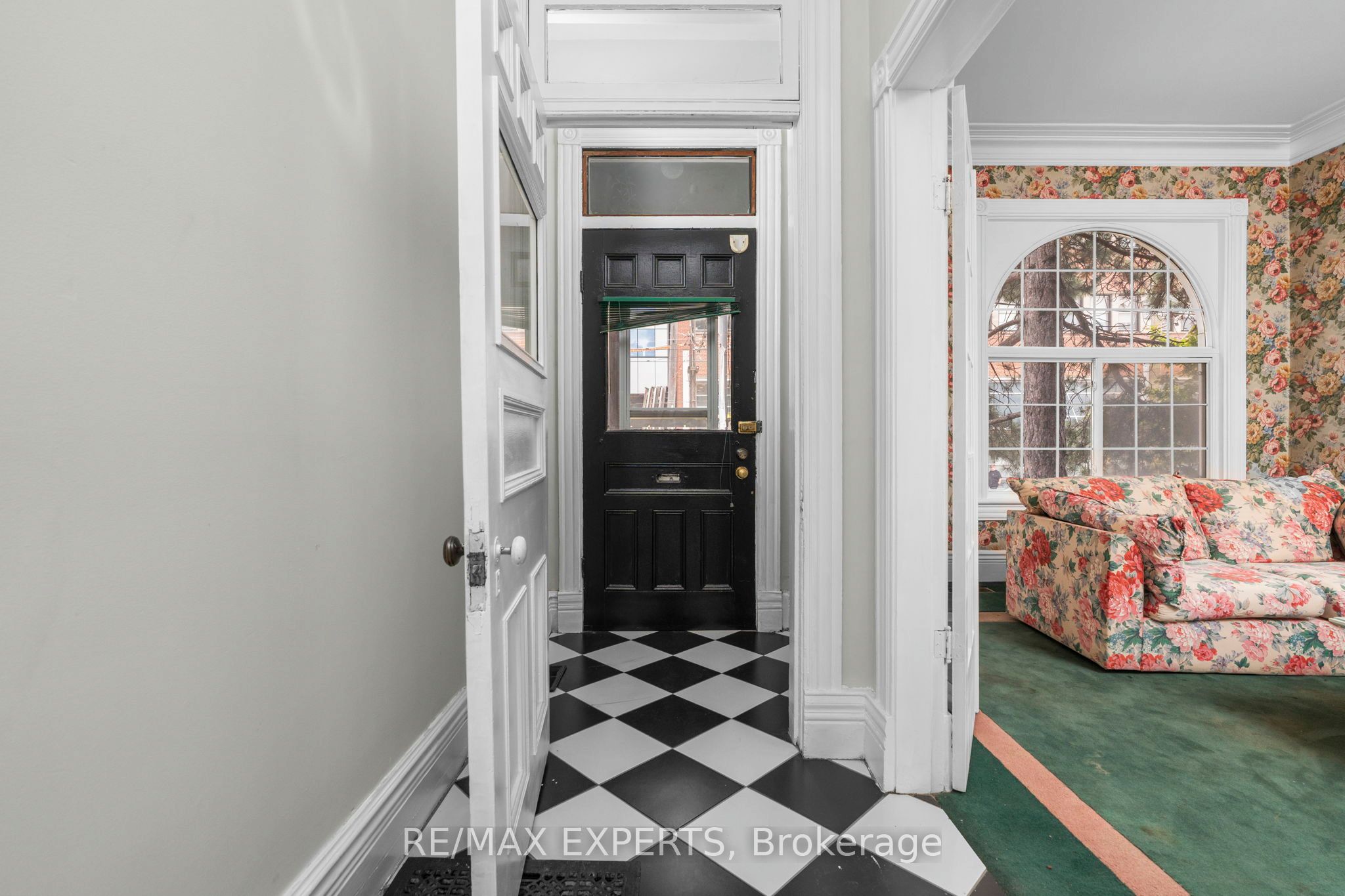 382 Bathurst Street
