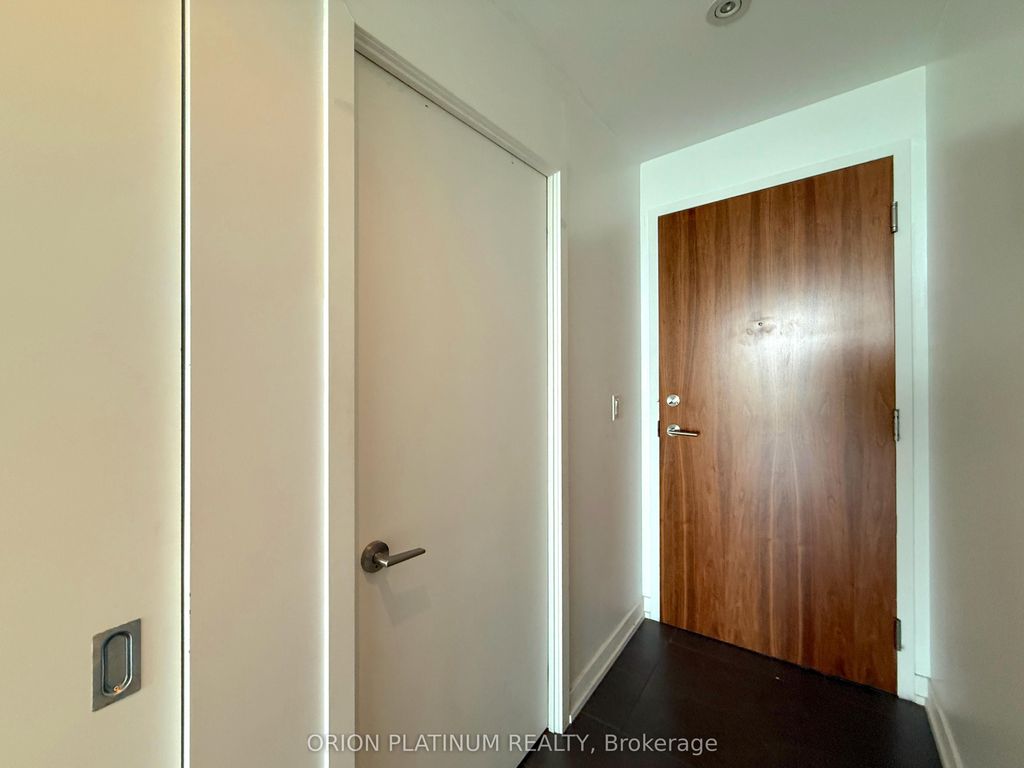 Photo of 170 Fort York Boulevard #2111, Toronto, ON M5V 0E6 (MLS # C12427300)
