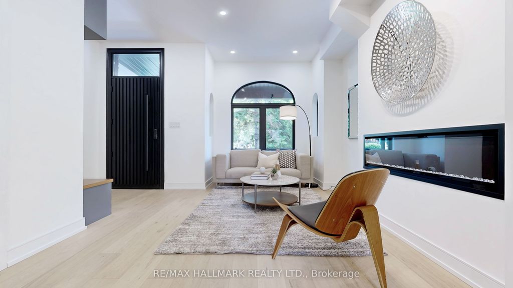 Photo of 122 Crawford Street, Toronto, ON M6J 2V4 (MLS # C12543702)