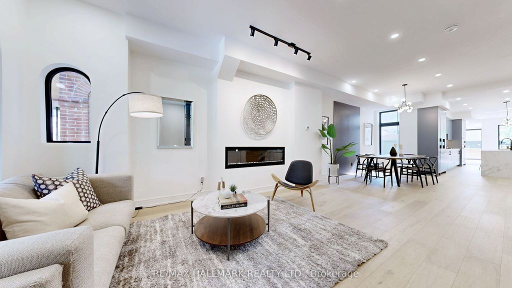 Photo of 122 Crawford Street, Toronto, ON M6J 2V4 (MLS # C12543702)