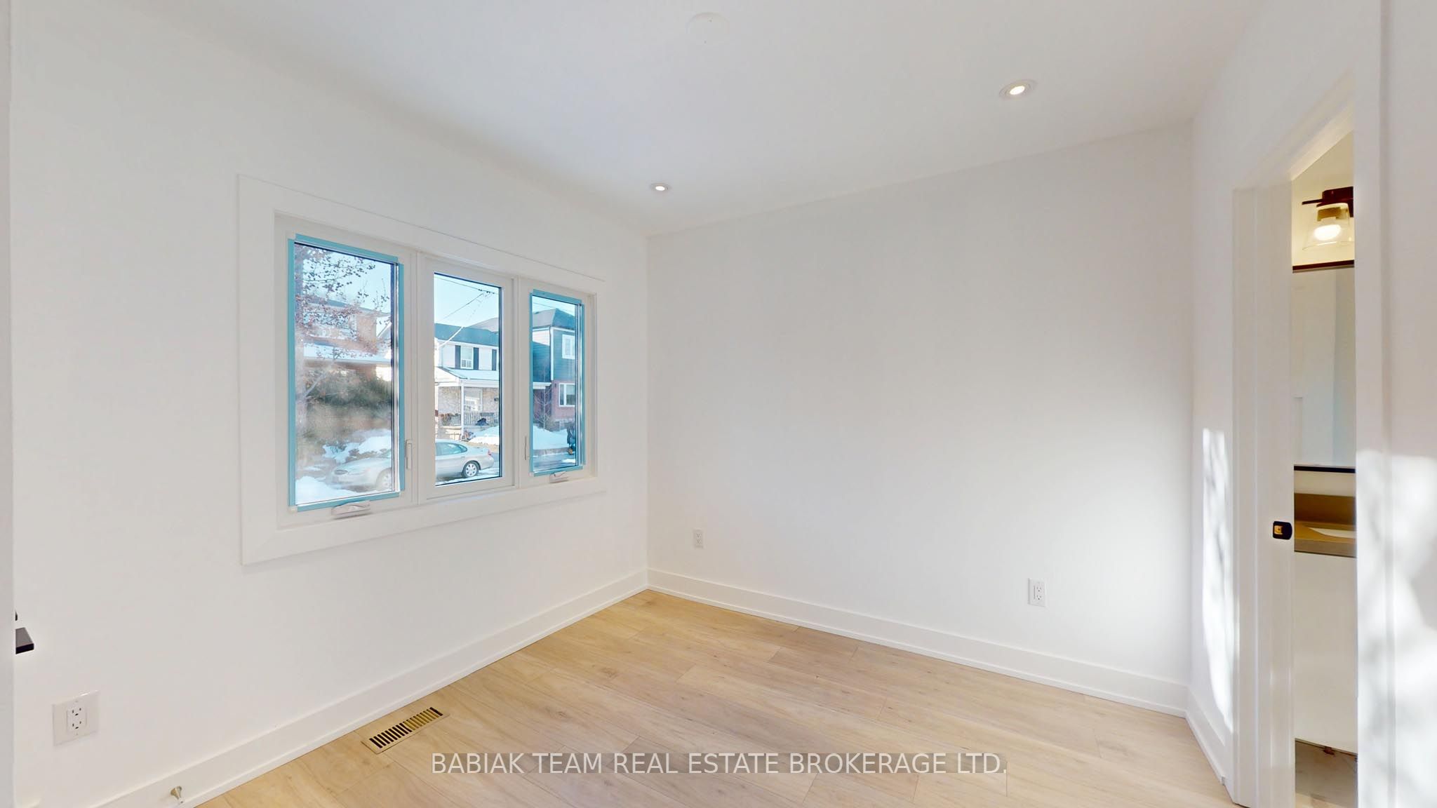 709 Willard Avenue Upper