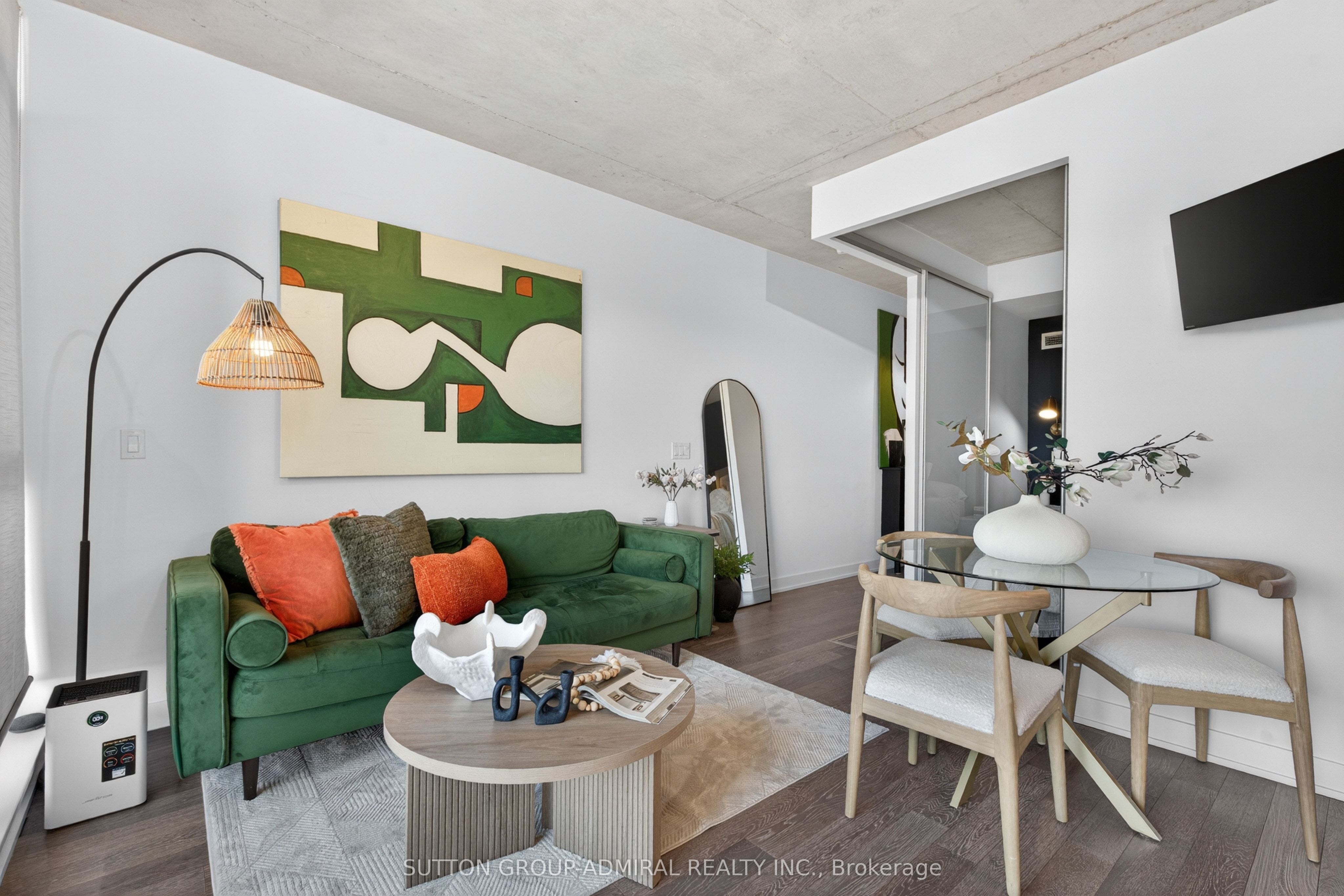 1190 Dundas Street E 725