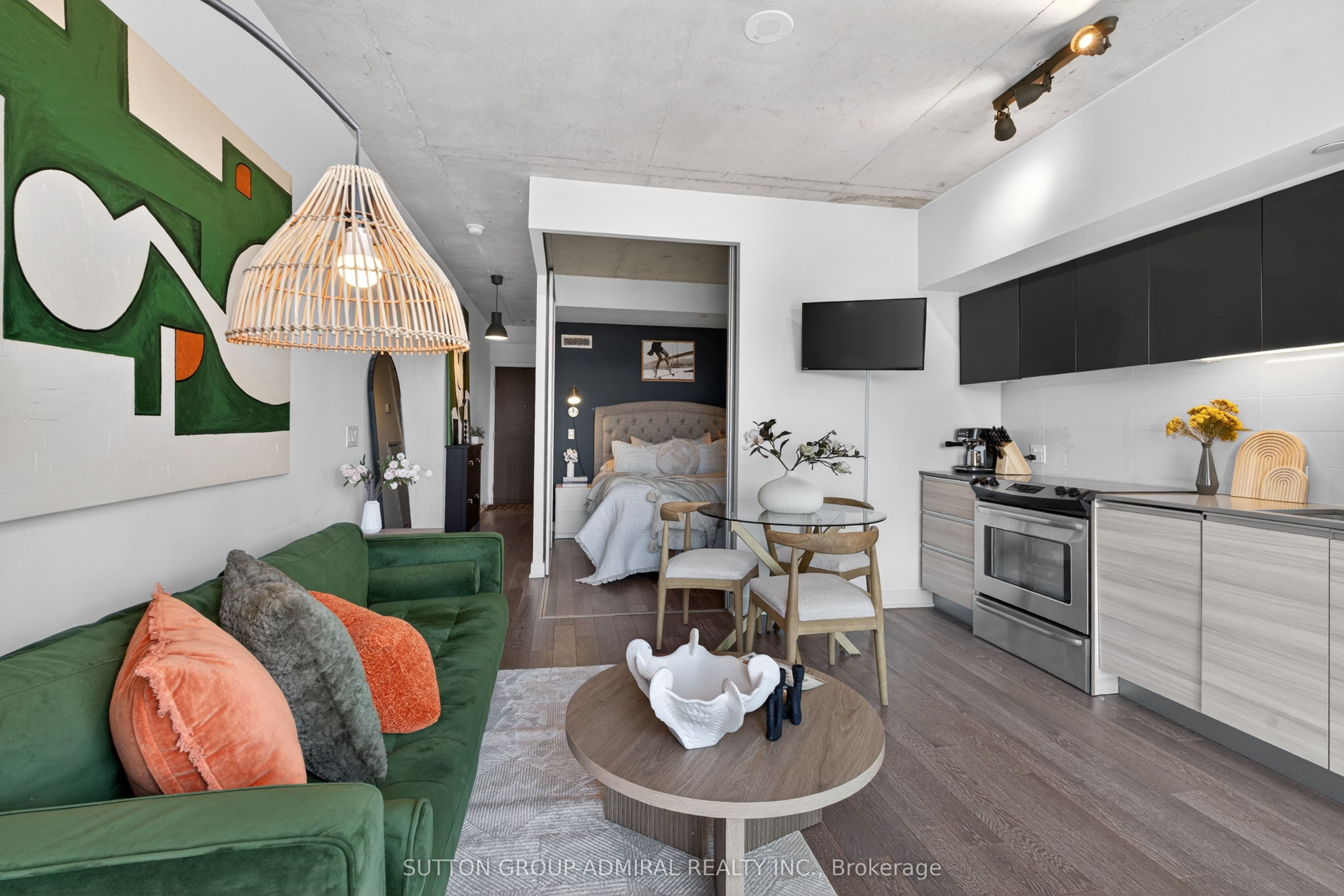 1190 Dundas Street E 725