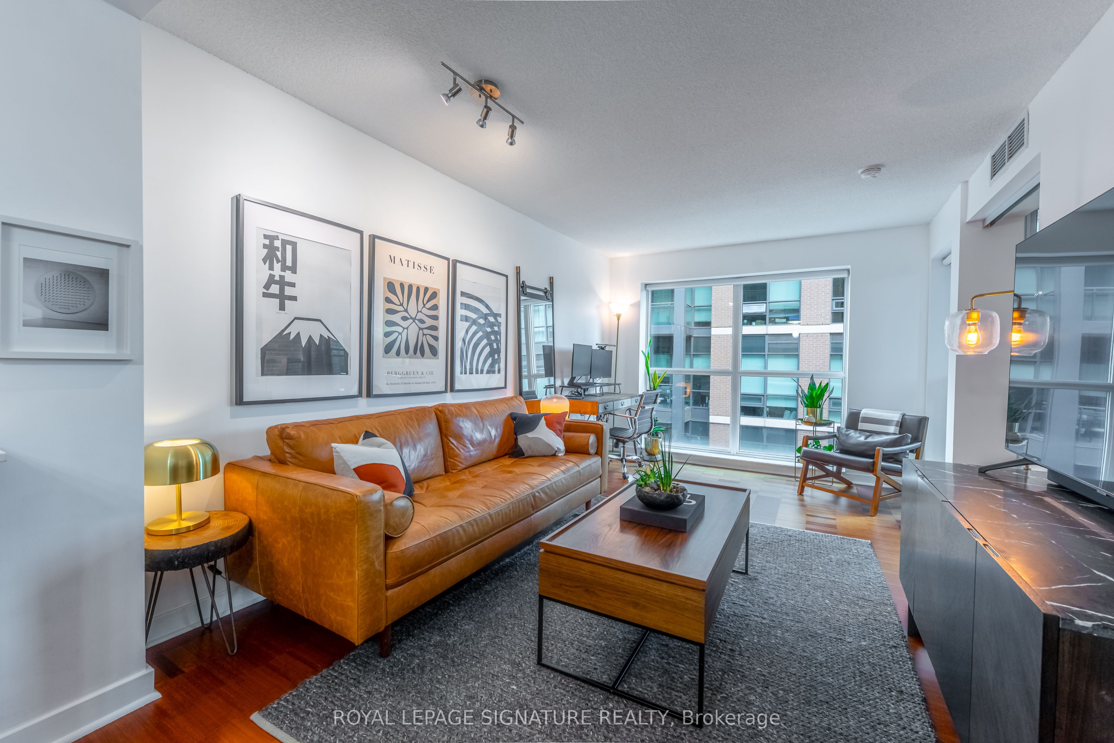 1169 Queen Street W 328