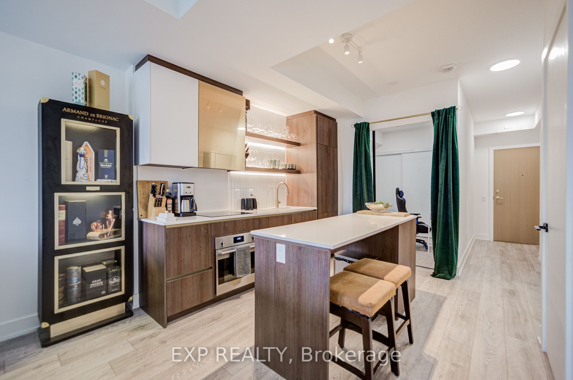 1285 Queen Street E 211