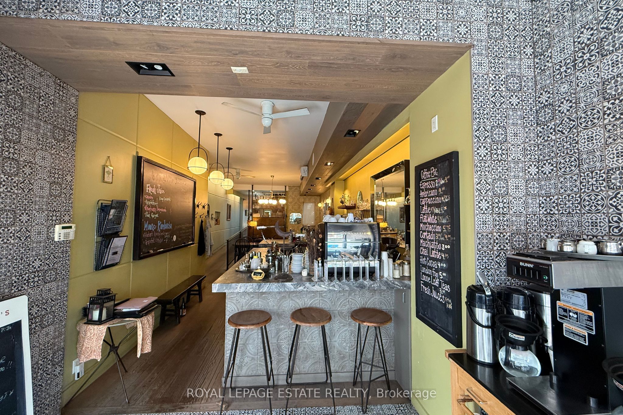 2800 Dundas Street W