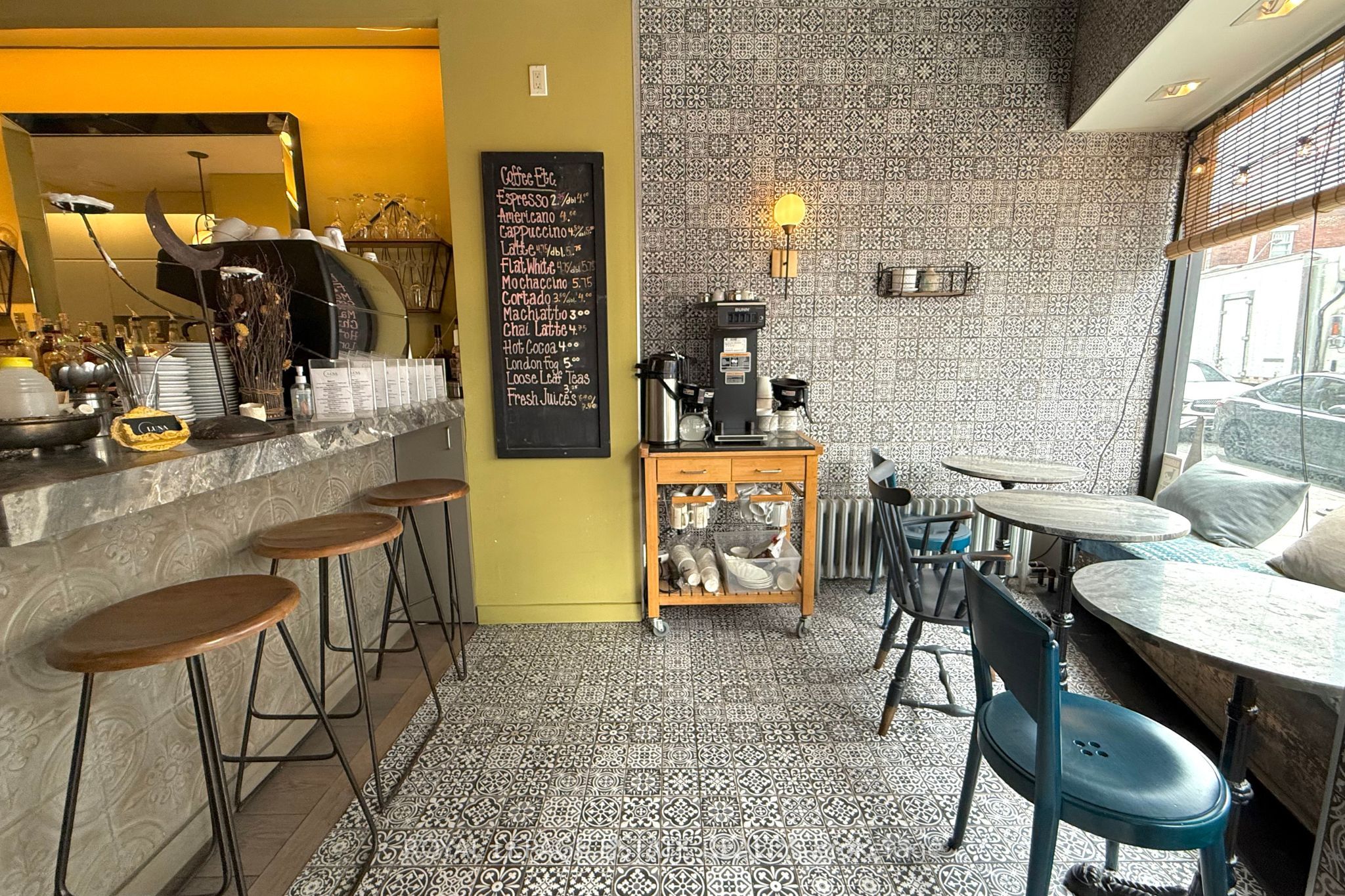 2800 Dundas Street W