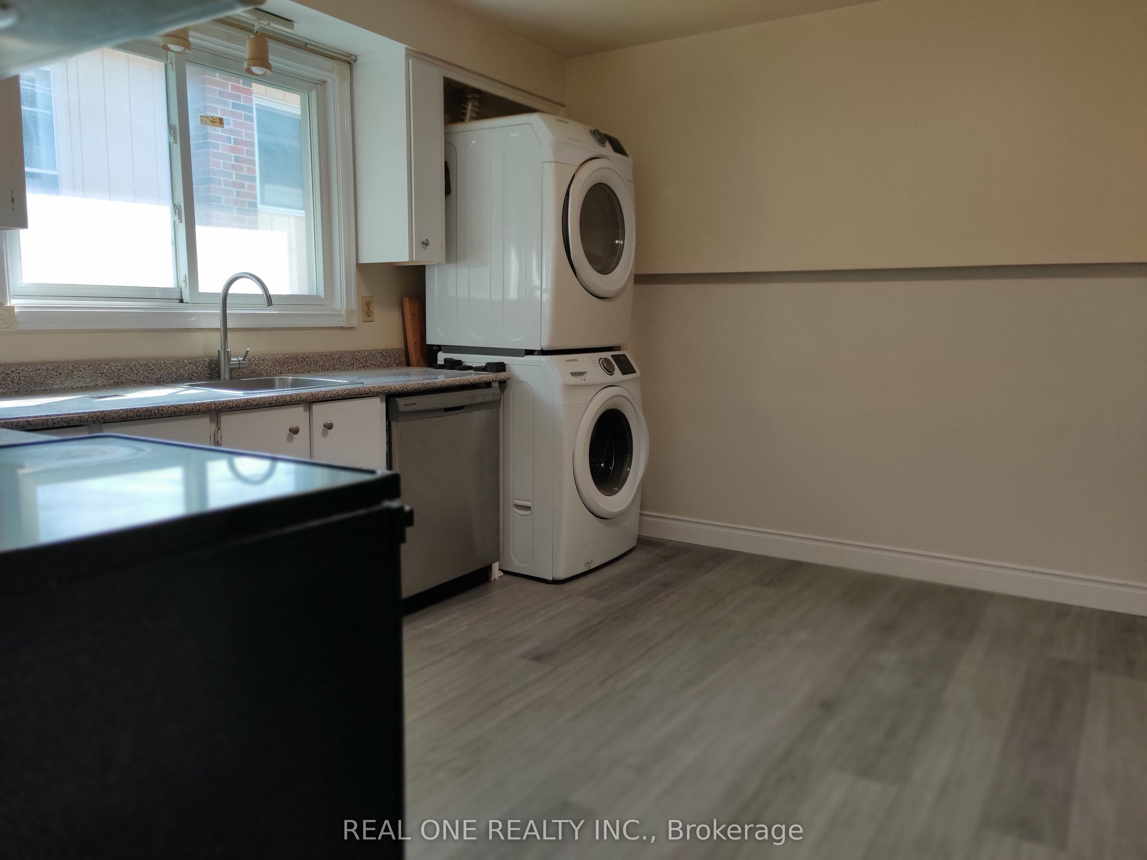 93 Southdale Drive Upper