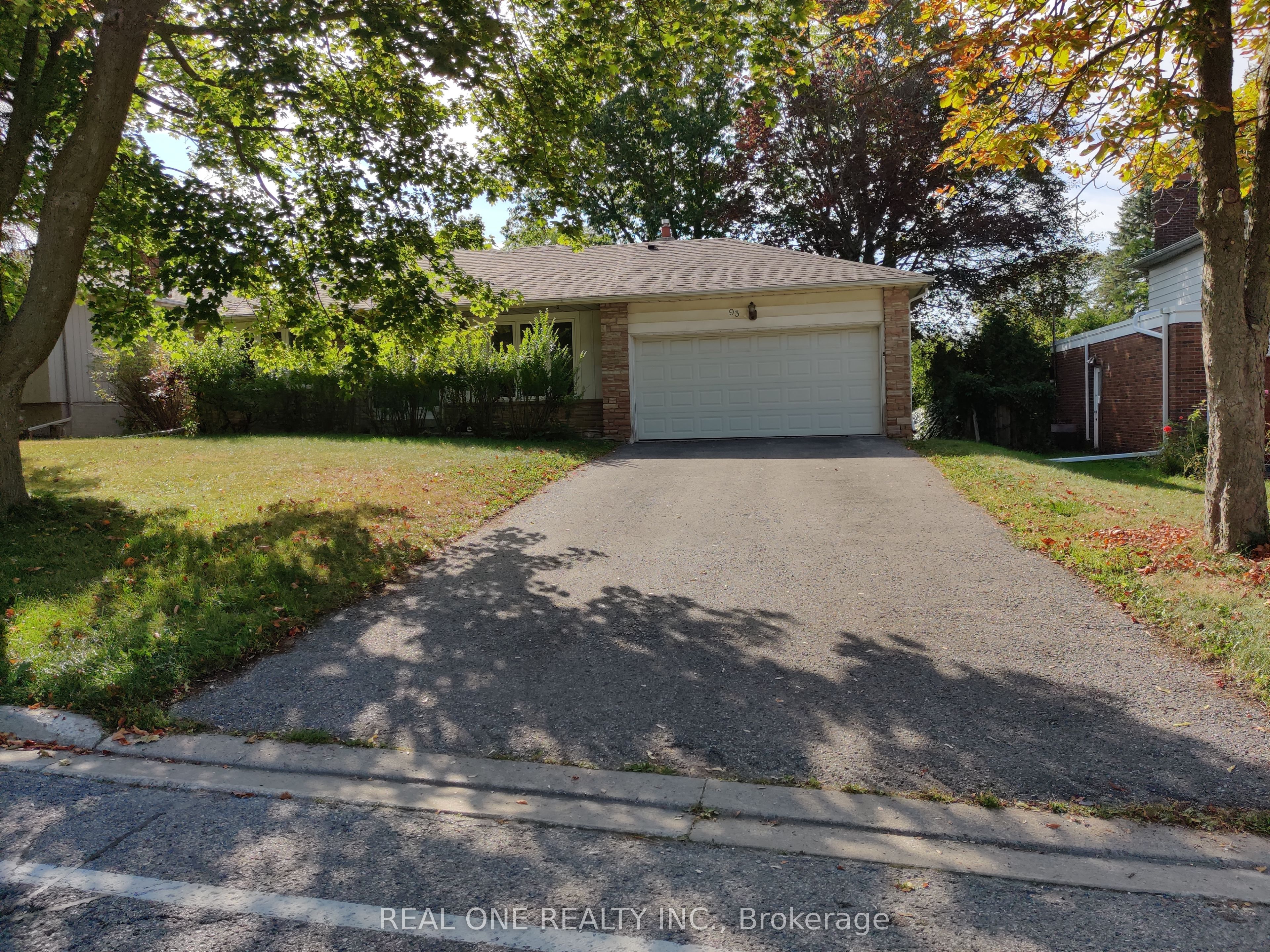 93 Southdale Drive Upper