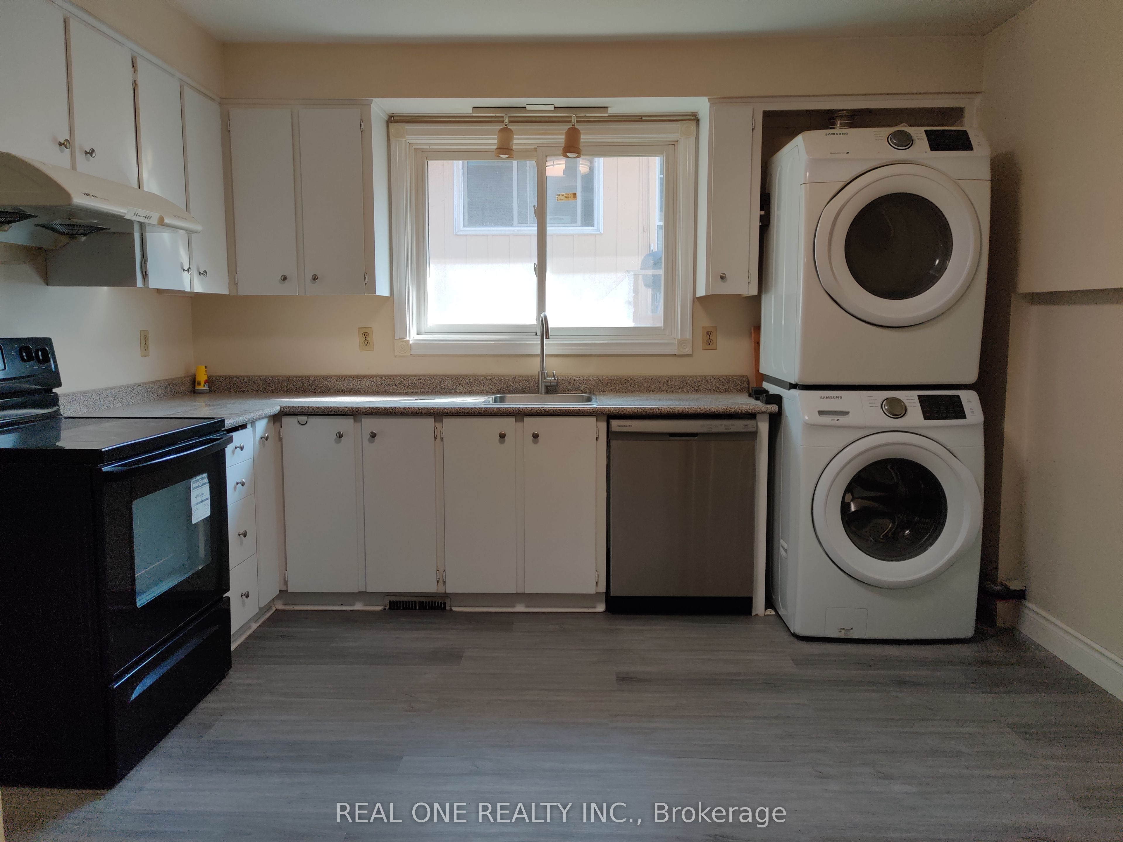 93 Southdale Drive Upper