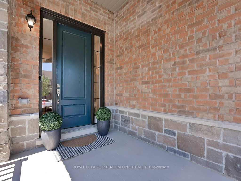 Photo of 6 Byblos Court, East Gwillimbury, ON L9N 0T3 (MLS # N13206600)