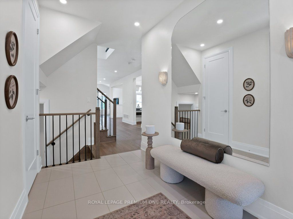 Photo of 6 Byblos Court, East Gwillimbury, ON L9N 0T3 (MLS # N13206600)