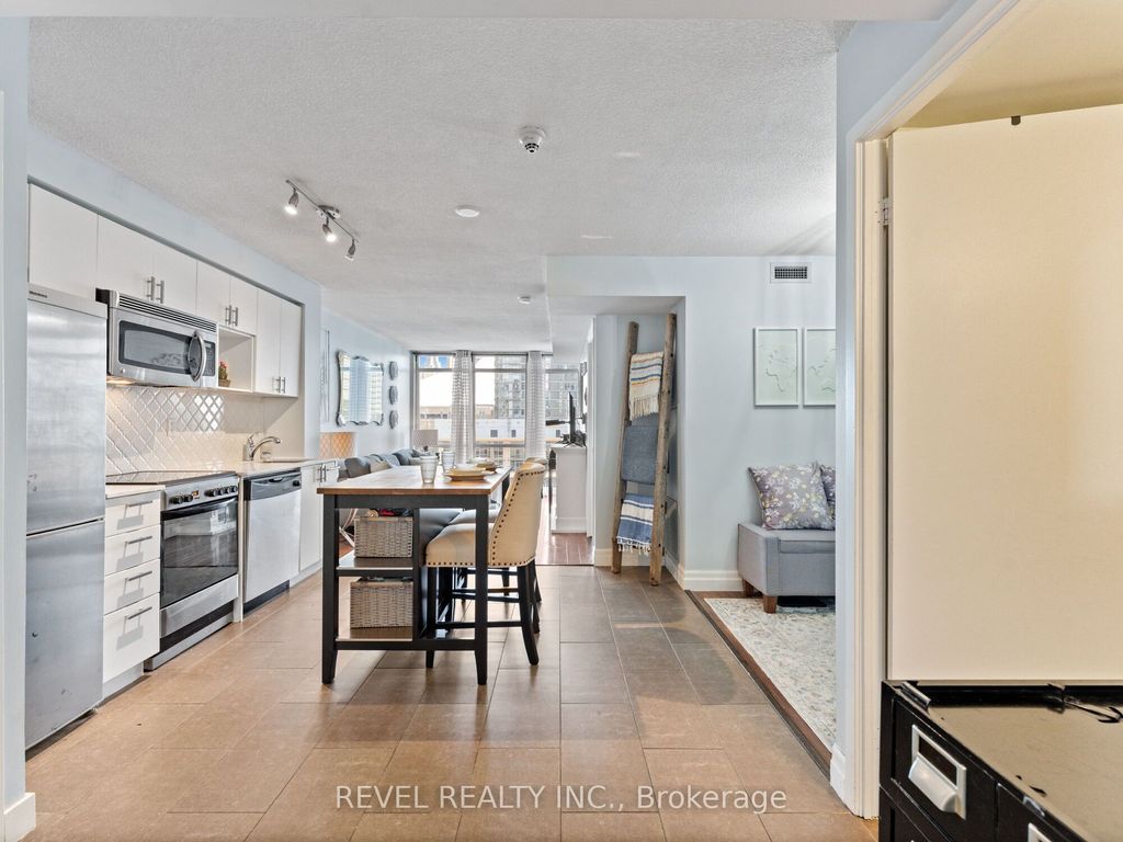 Photo of 15 Fort York Boulevard E #1208, Toronto, ON M5V 3Y4 (MLS # C12416890)