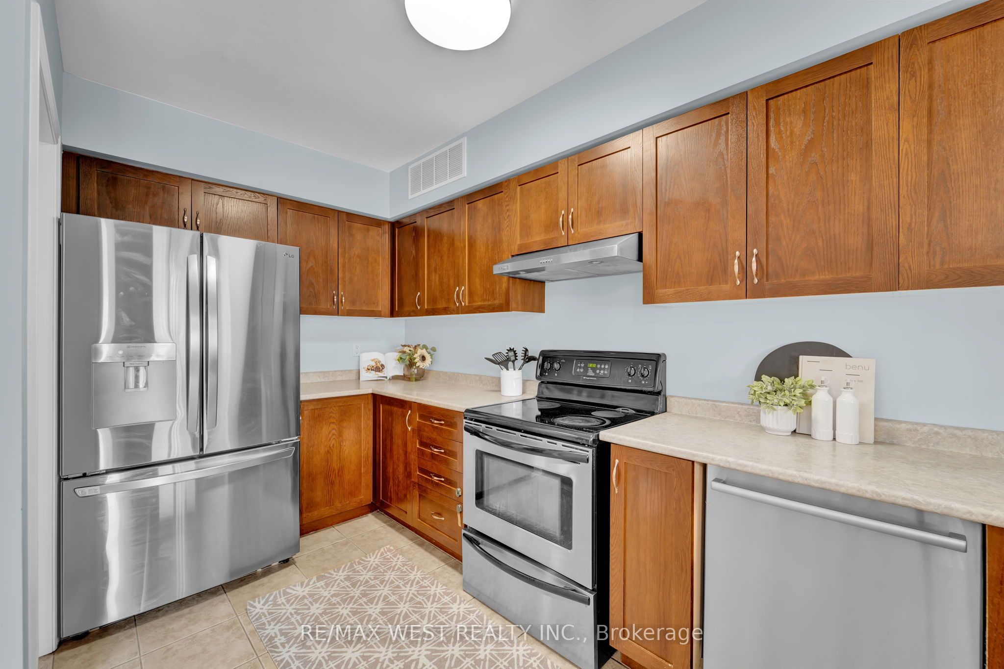 121 Carrier Crescent