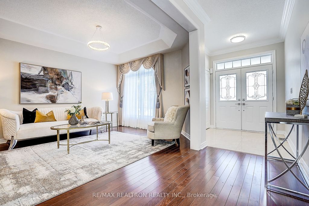 Photo of 98 Thornhill Ravines Crescent, Vaughan, ON L6A 4J8 (MLS # N12837496)