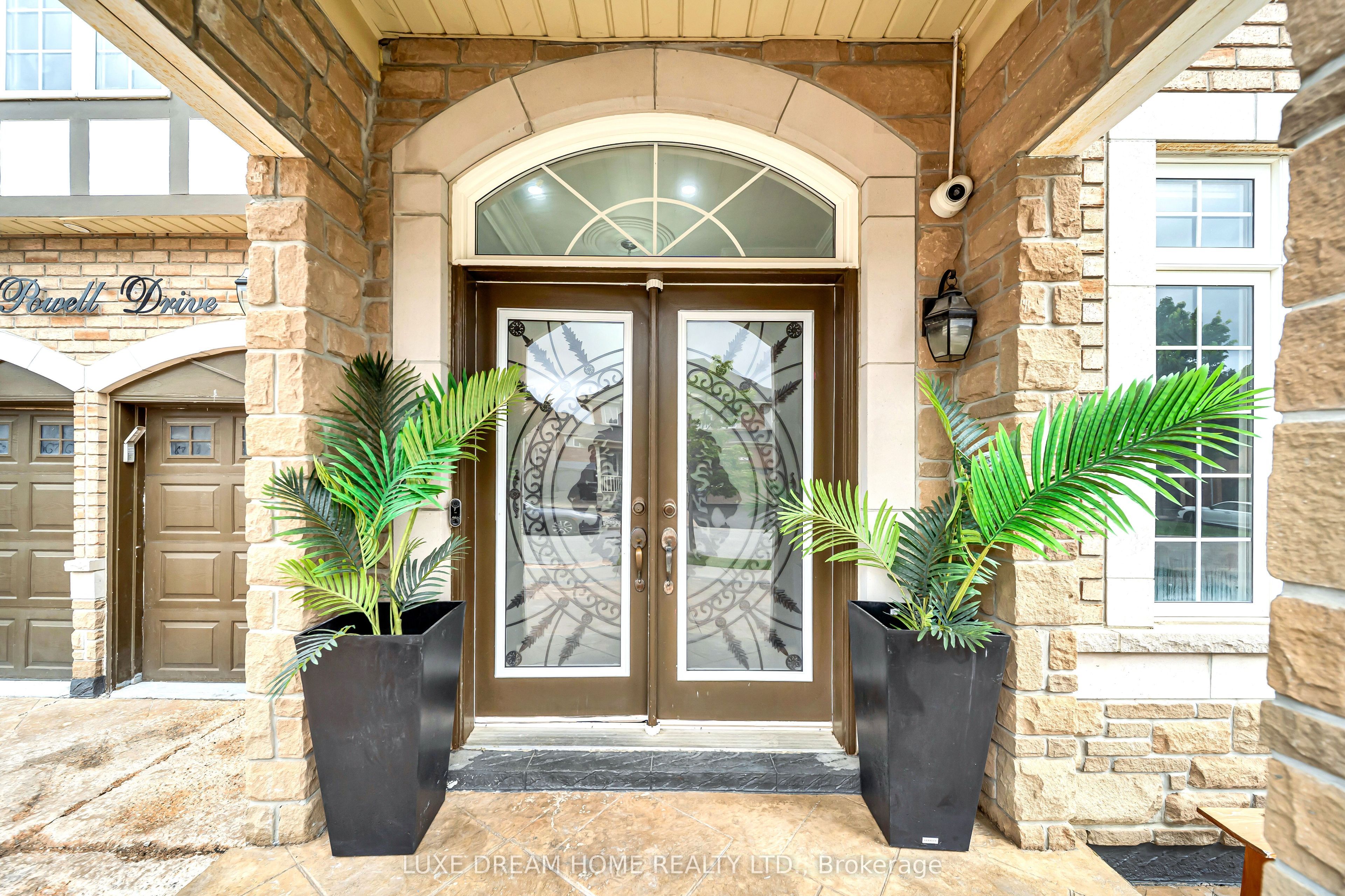 16 Powell Drive E