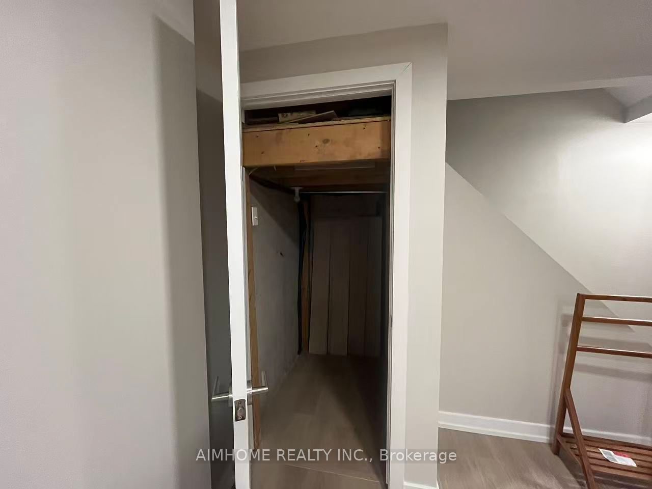 401 KITTRIDGE Road Bsmt