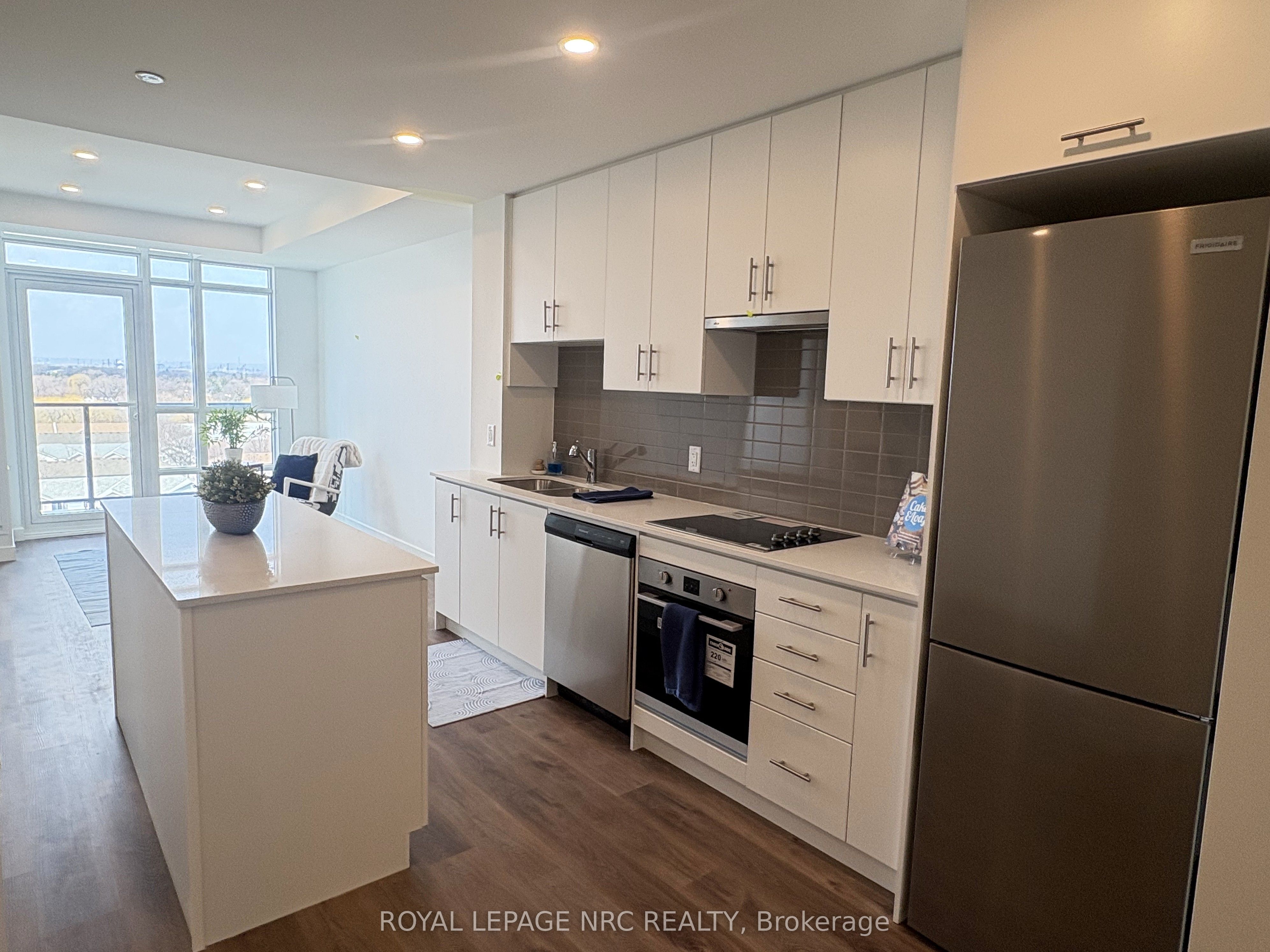 Photo 1 of 20 — 461 Green Road 921, Hamilton, ON L8E 0L5