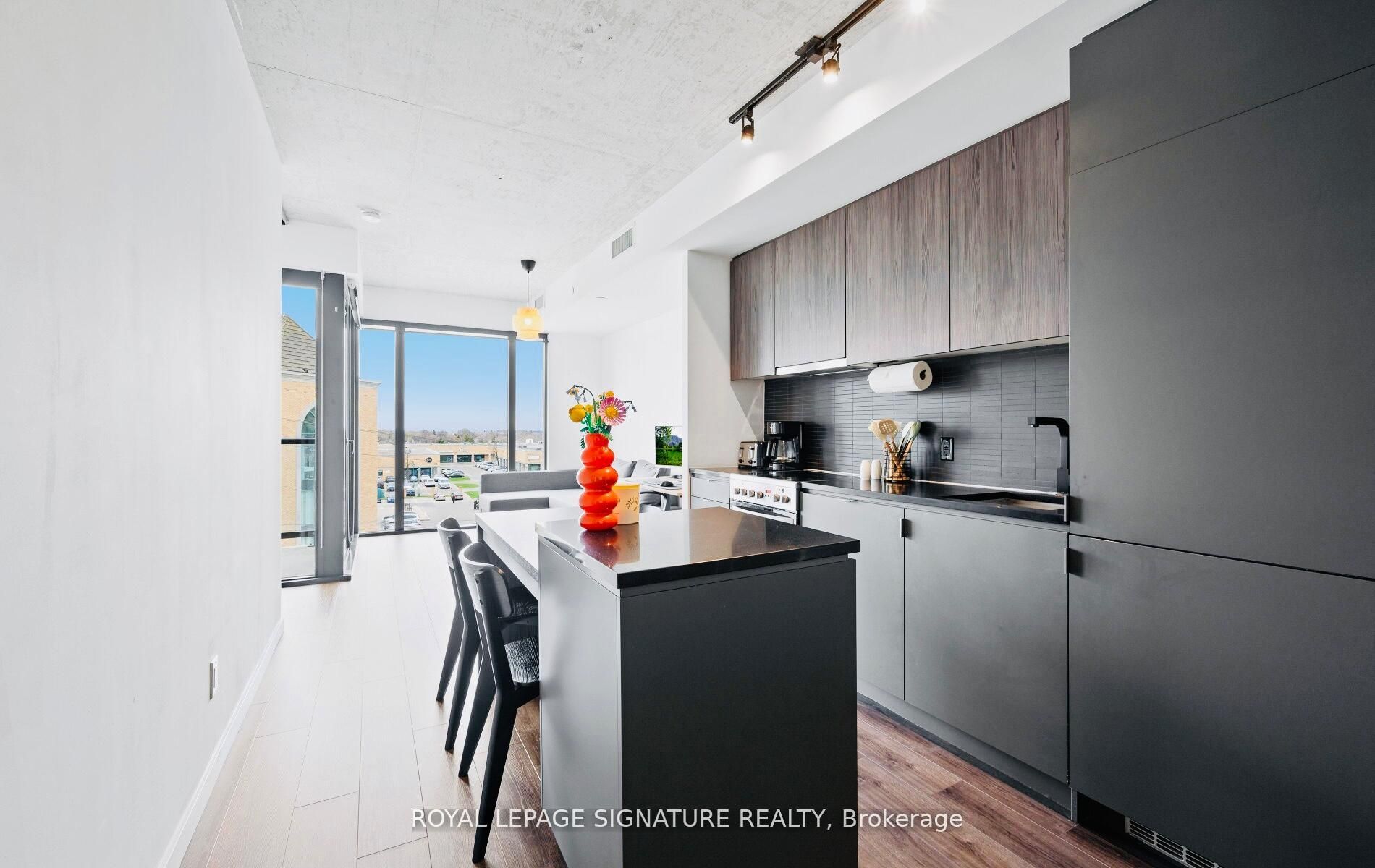 7 Smith Crescent 411