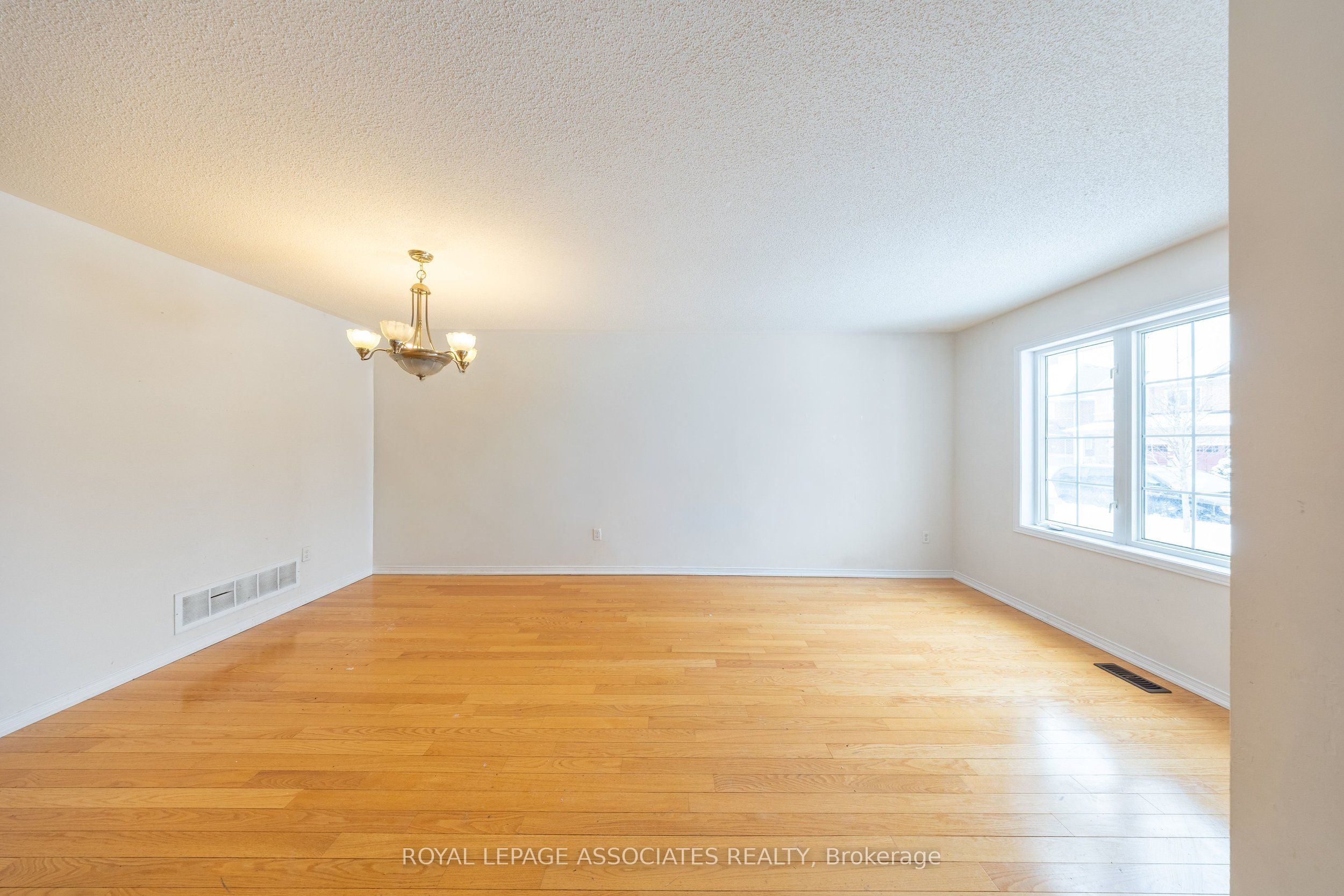 77 Andriana Crescent