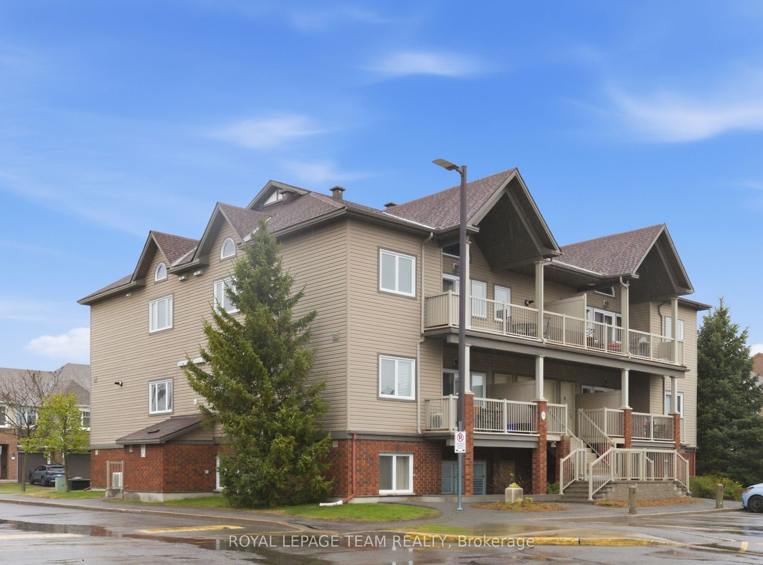 Photo 1 of 23 — 769 Cedar Creek Drive I, Blossom Park - Airport and Area, ON K1T 0B3