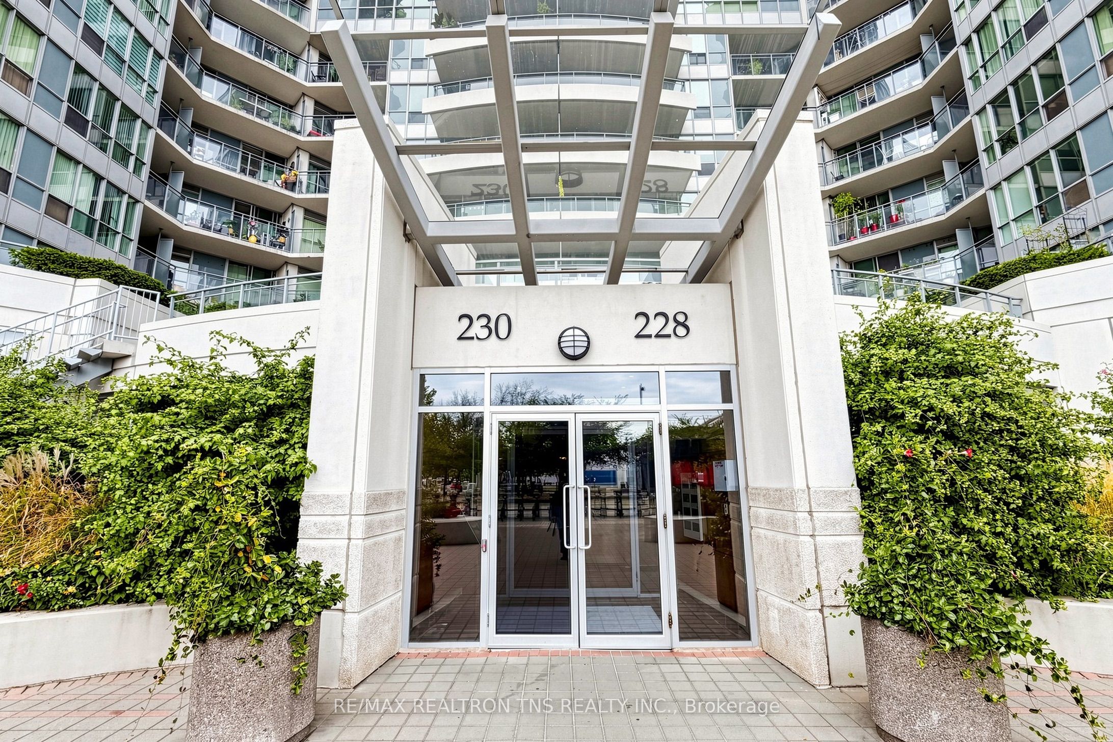 228 Queens Quay W 1501