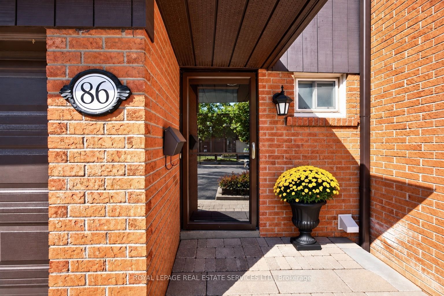 1951 Rathburn Road E 86