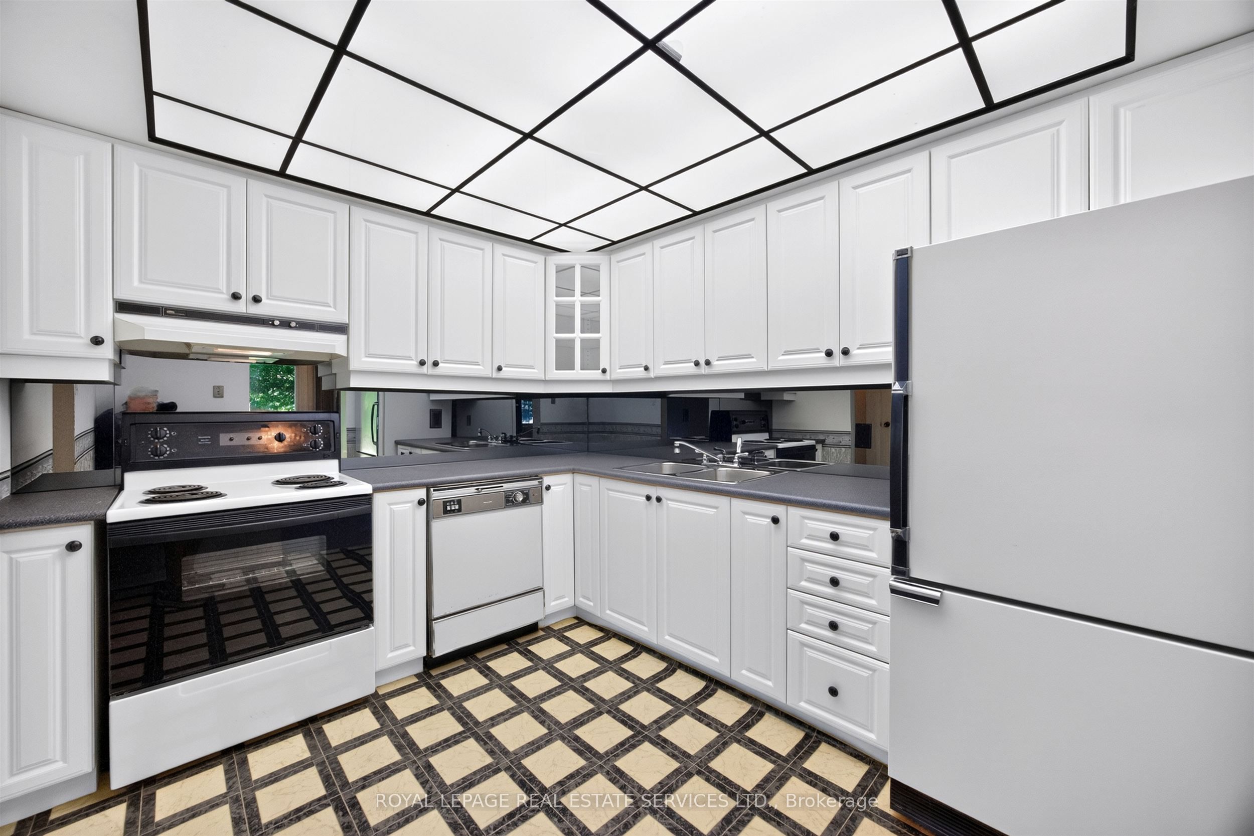 1951 Rathburn Road E 86