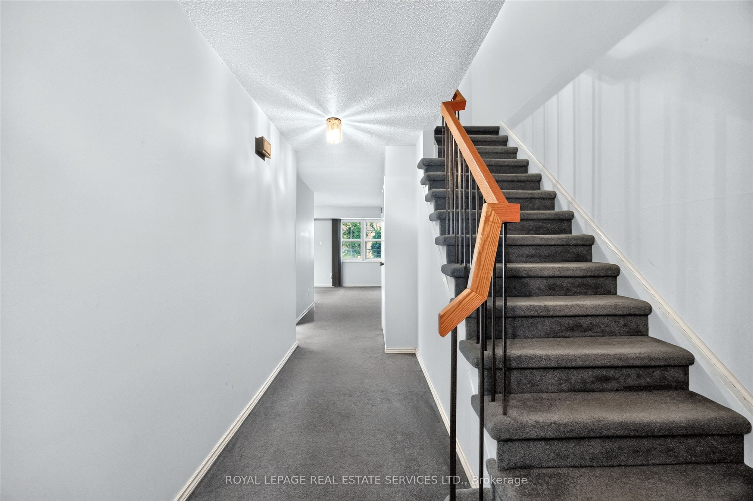 1951 Rathburn Road E 86
