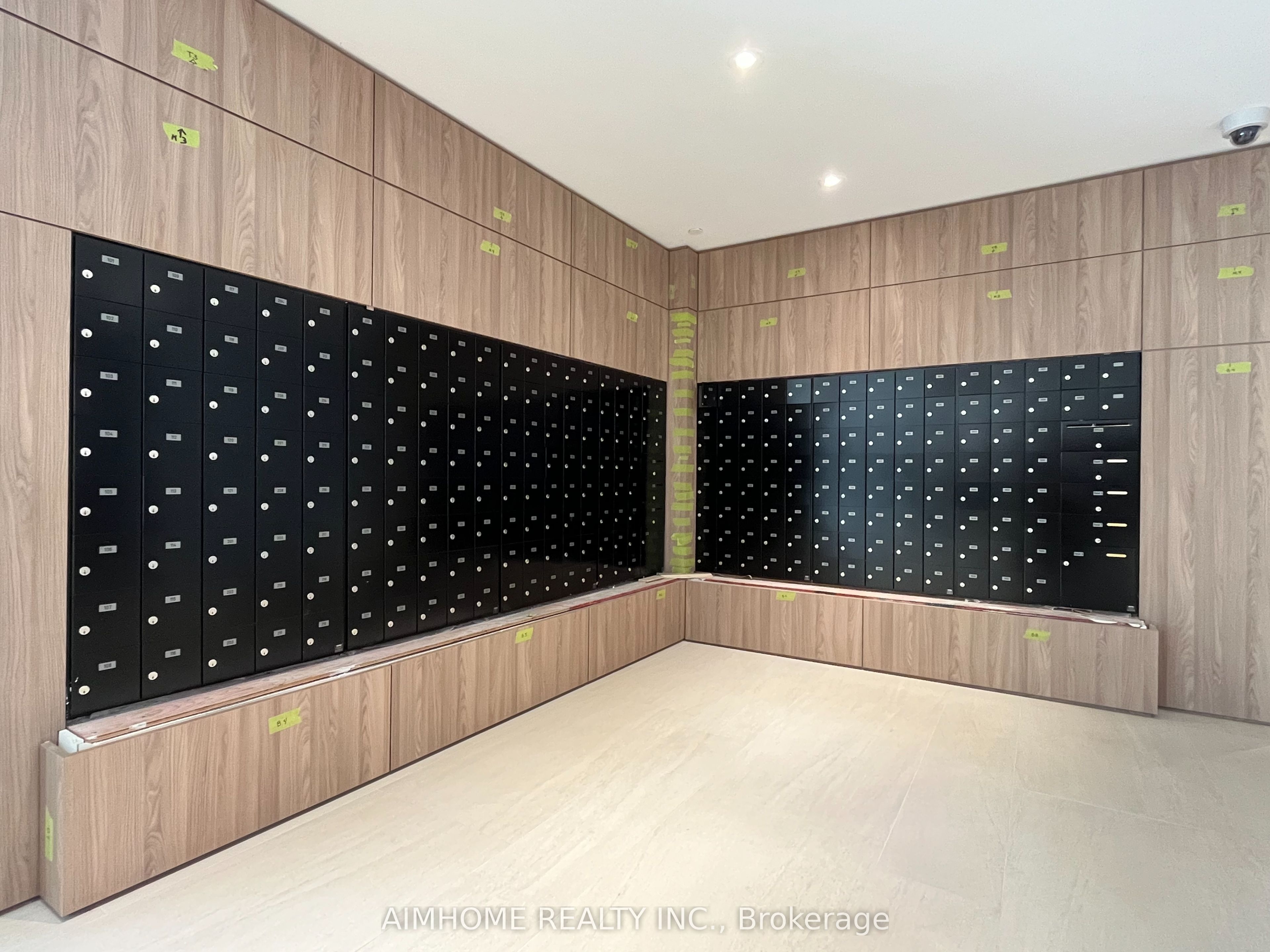 8 Beverley Glen Boulevard 702