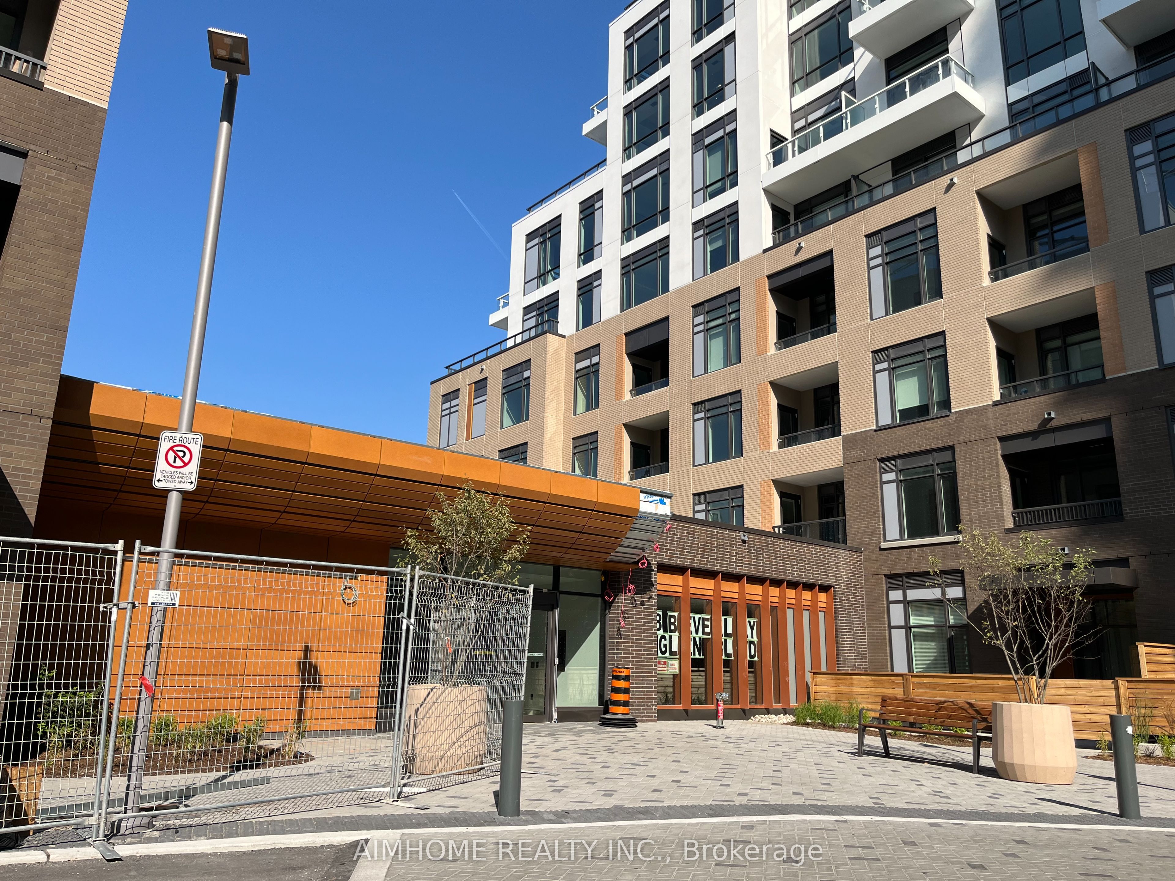 8 Beverley Glen Boulevard 702