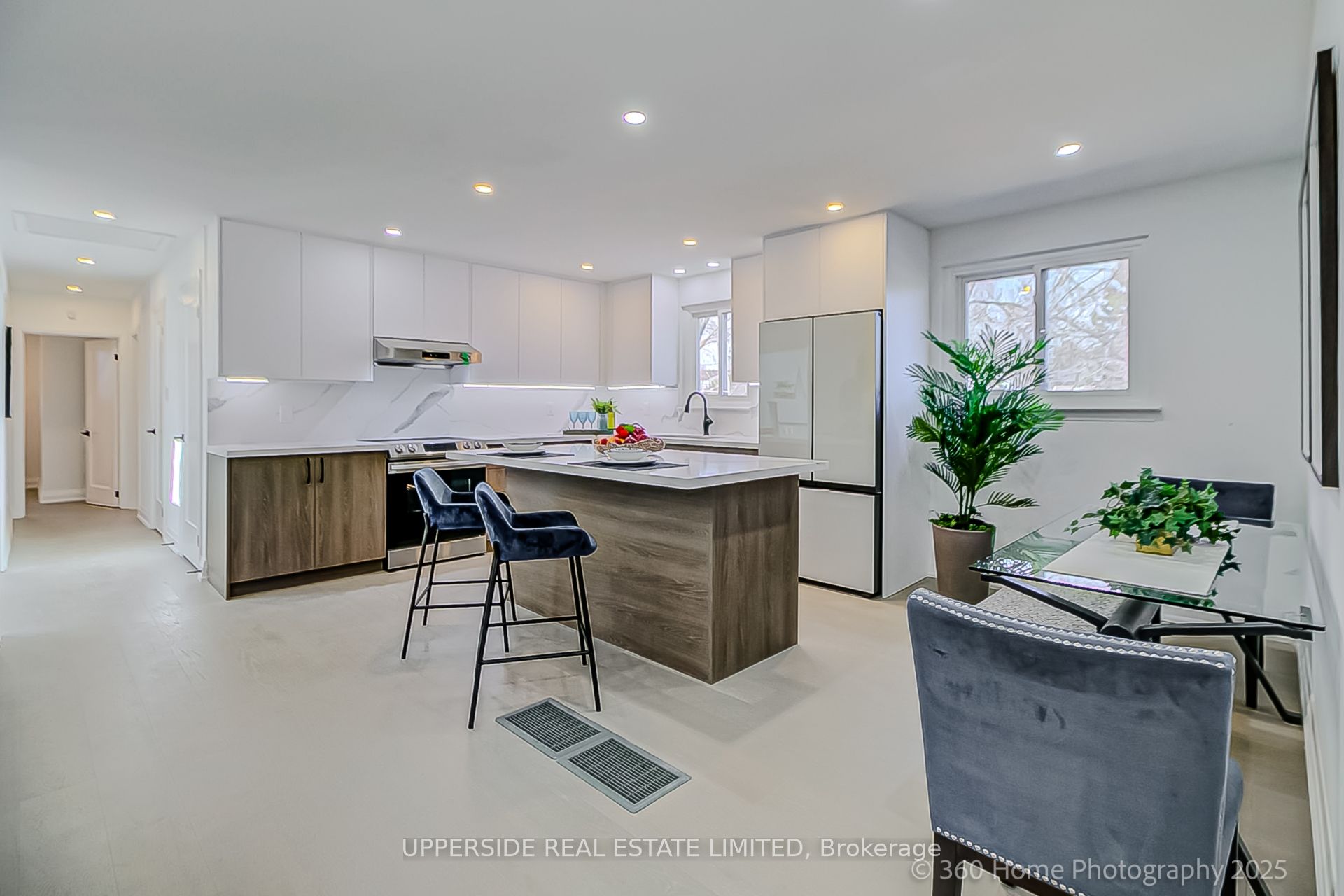 2 CHRISTMAN Court