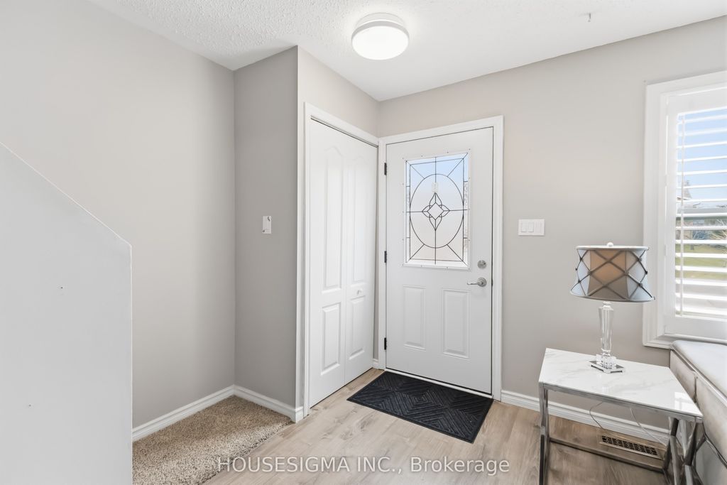 Photo of 861 DEARNESS Drive, London South, ON N6E 1Y4 (MLS # X13064802)