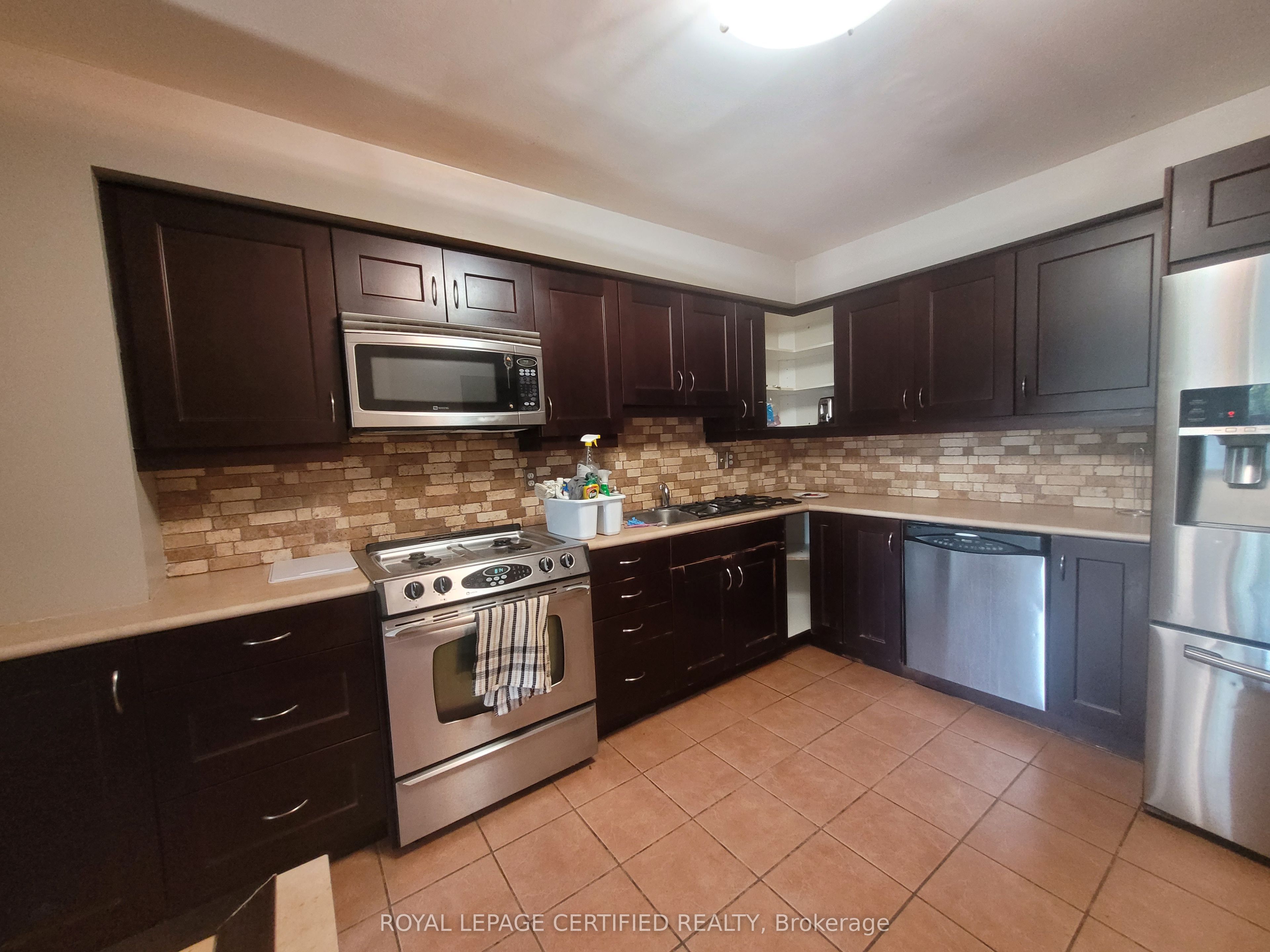 1452 Creditwoodlands Court Room