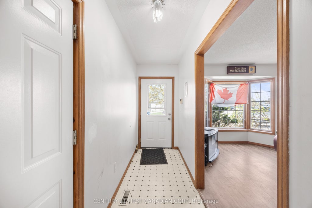 Photo of 351 Fleming Drive, London East, ON N5V 4Y6 (MLS # X13435534)