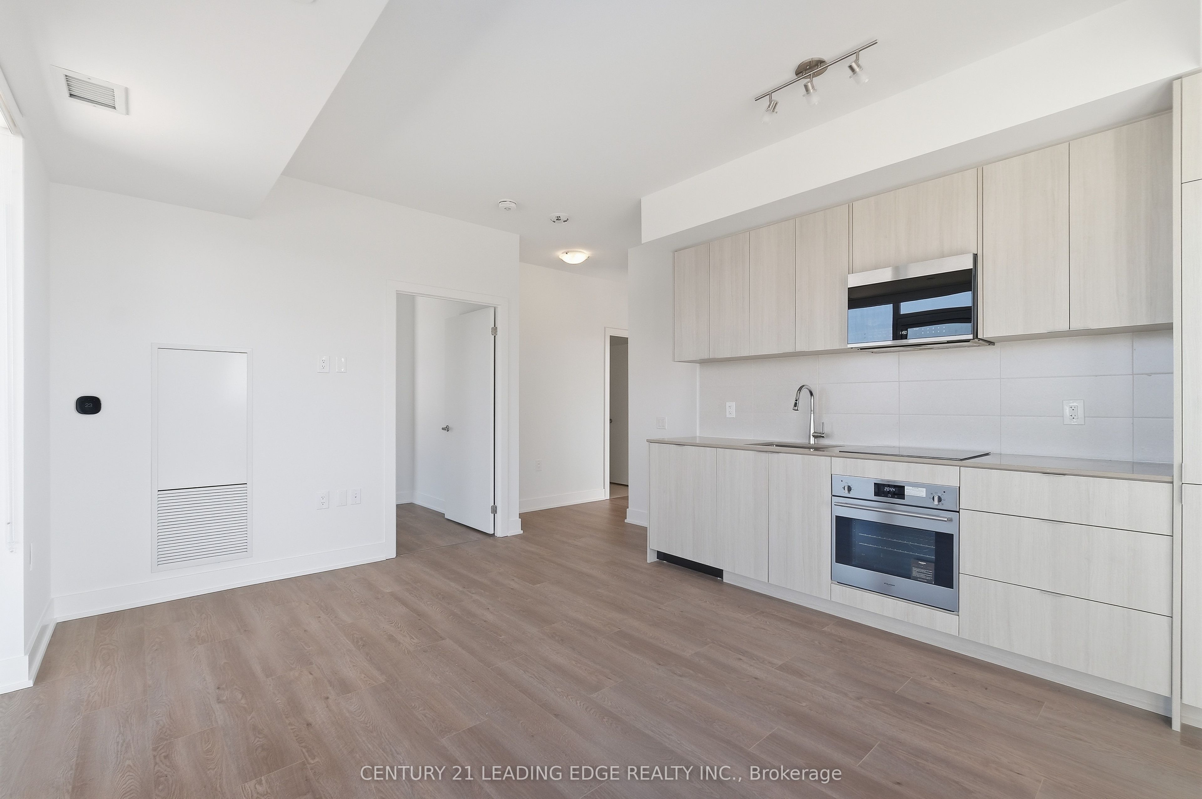 2088 James Street 910