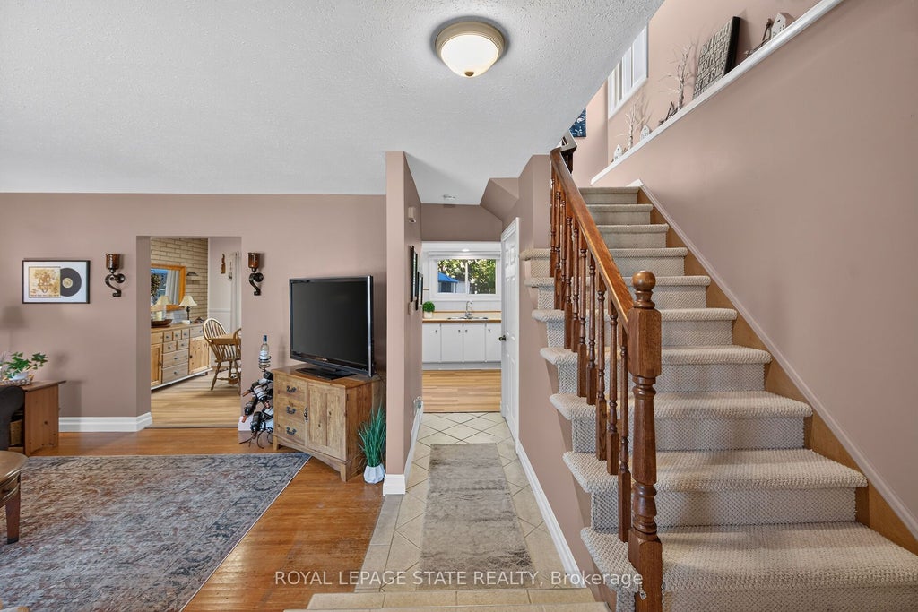 Photo of 995 Upper Wellington Street, Hamilton, ON L9A 3S4 (MLS # X14104056)