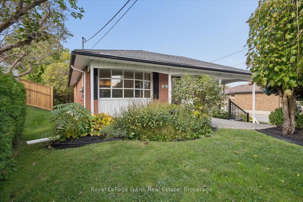 Photo of 10 Sunicrest Boulevard, Clarington, ON L1C 2G7 (MLS # E14032254)
