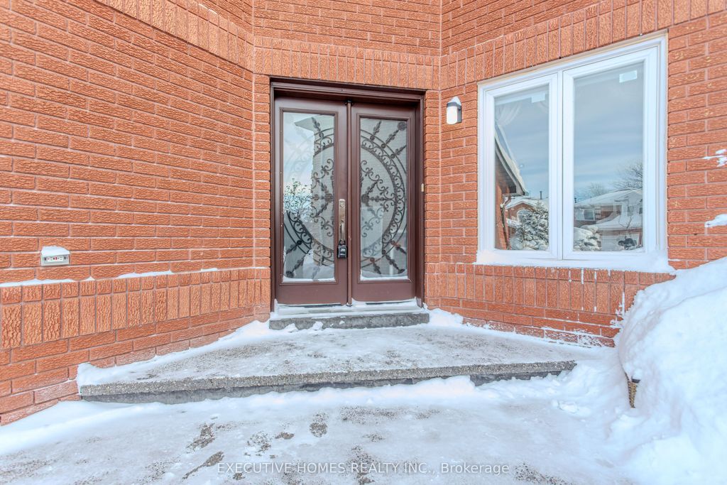 Photo of 1192 Dream Crest Road, Mississauga, ON L5V 1N7 (MLS # W12734188)