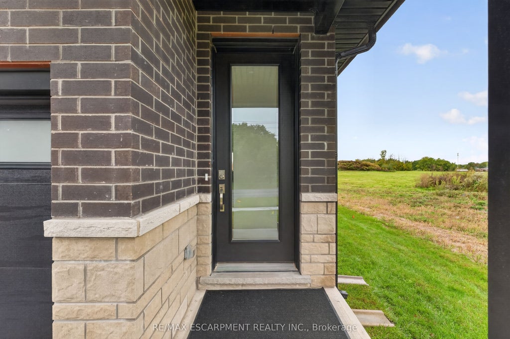 Photo of 967 Clare Avenue, Welland, ON L3C 3C2 (MLS # X14034520)