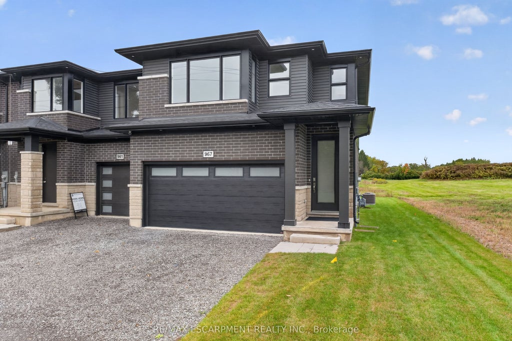 Photo of 967 Clare Avenue, Welland, ON L3C 3C2 (MLS # X14034520)