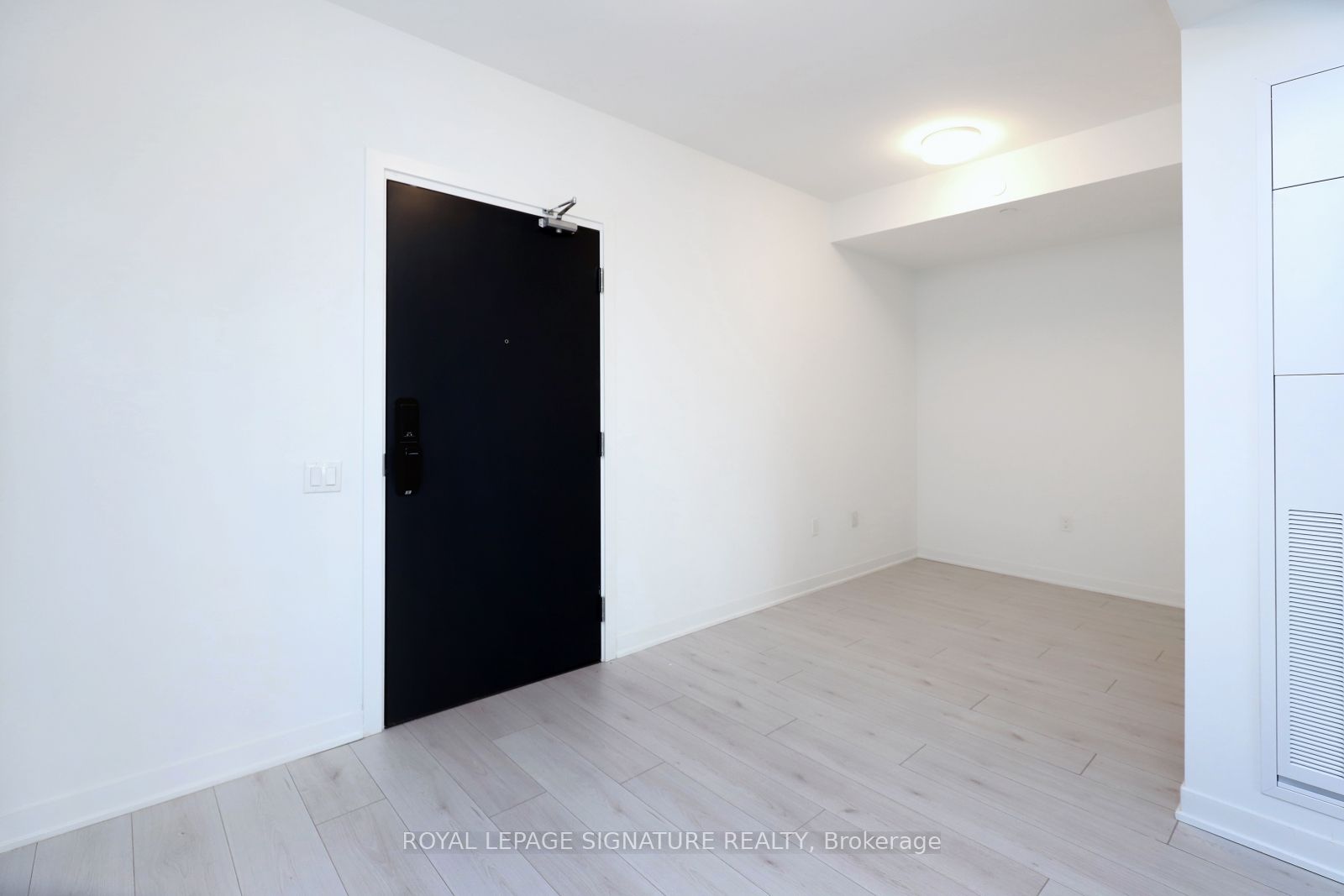395 Dundas Street W 314