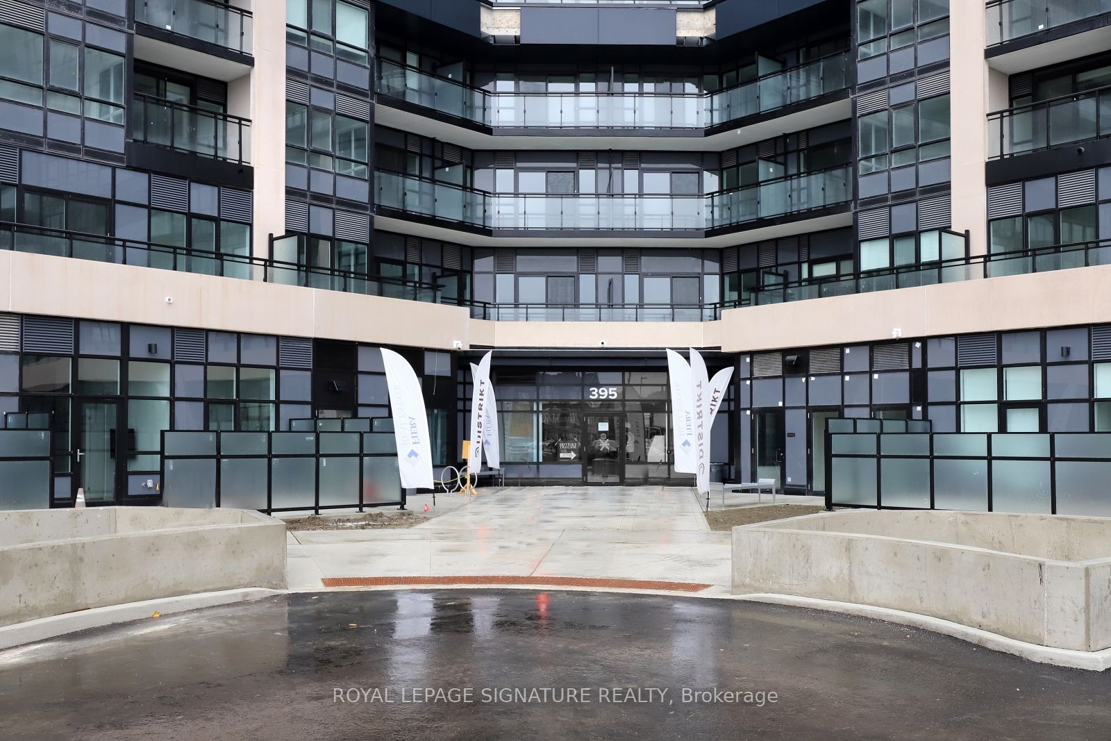 395 Dundas Street W 314