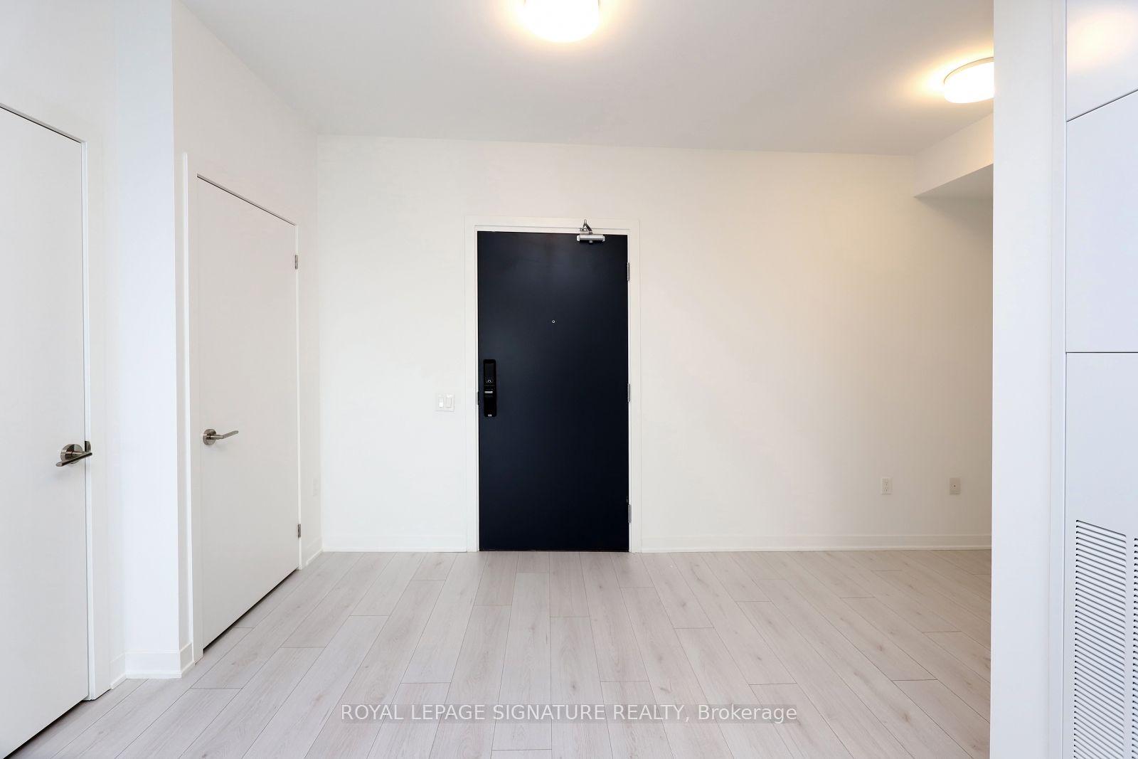 395 Dundas Street W 314