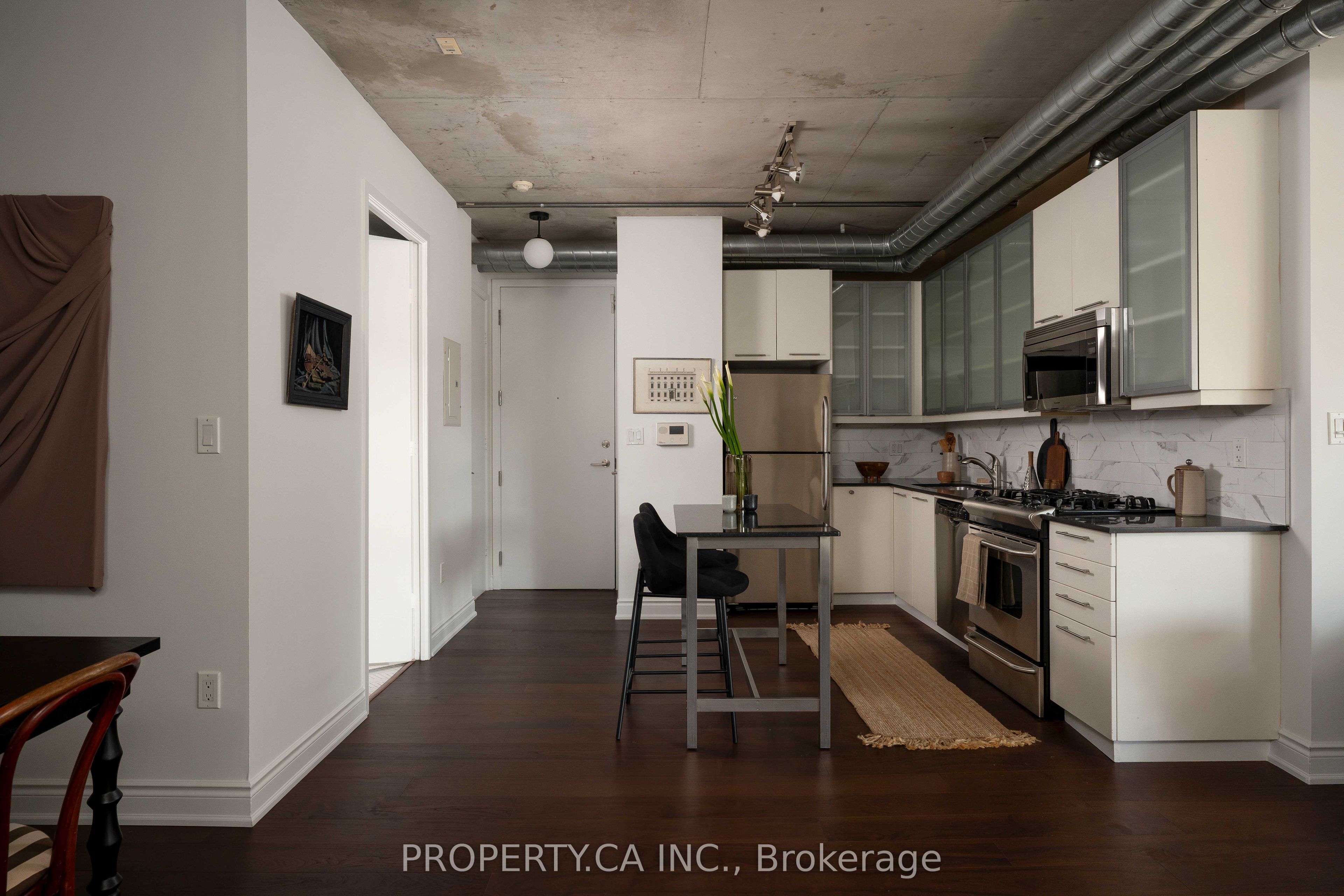 533 Richmond Street W 605