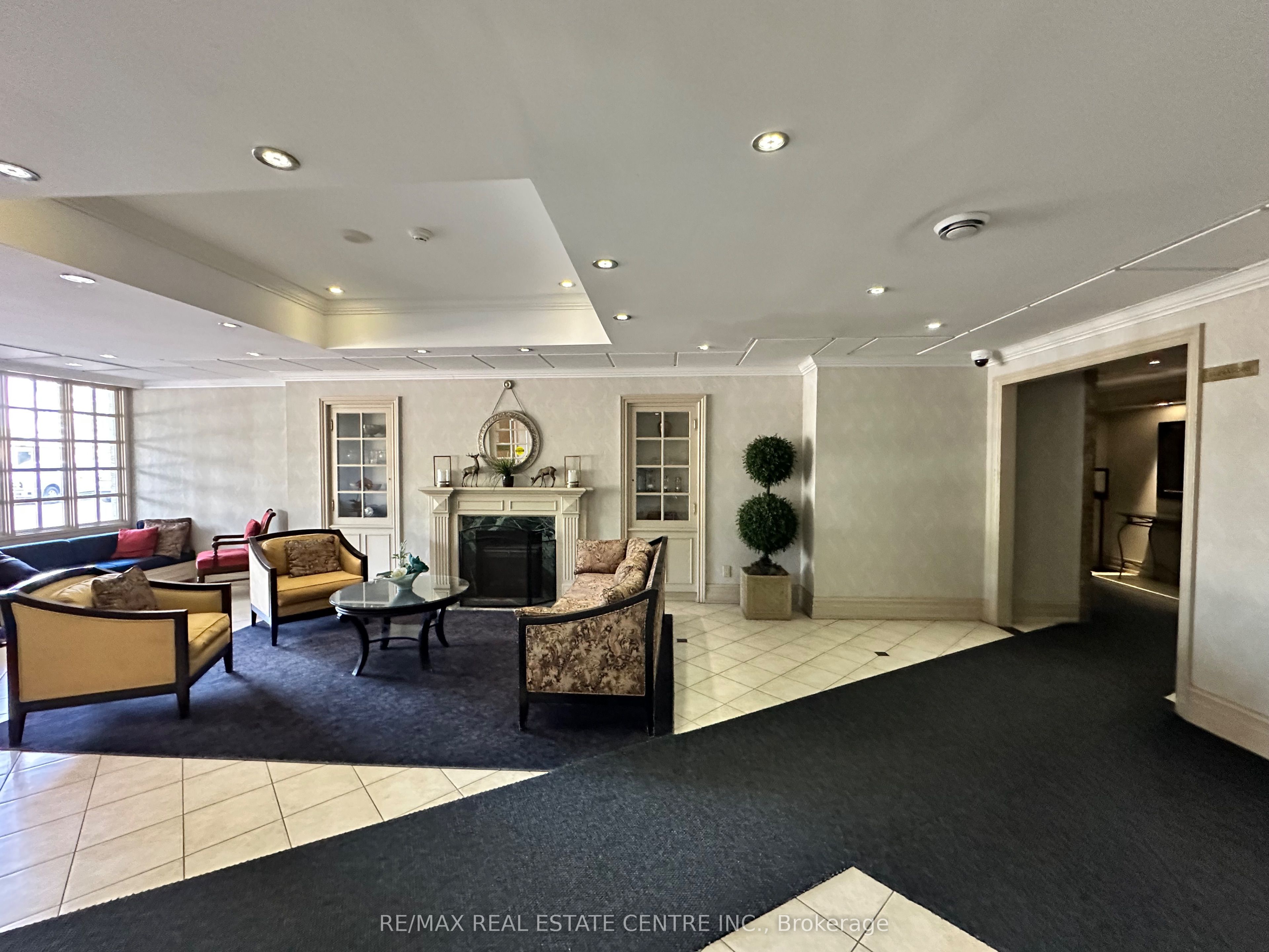 1360 Rathburn Road E 302