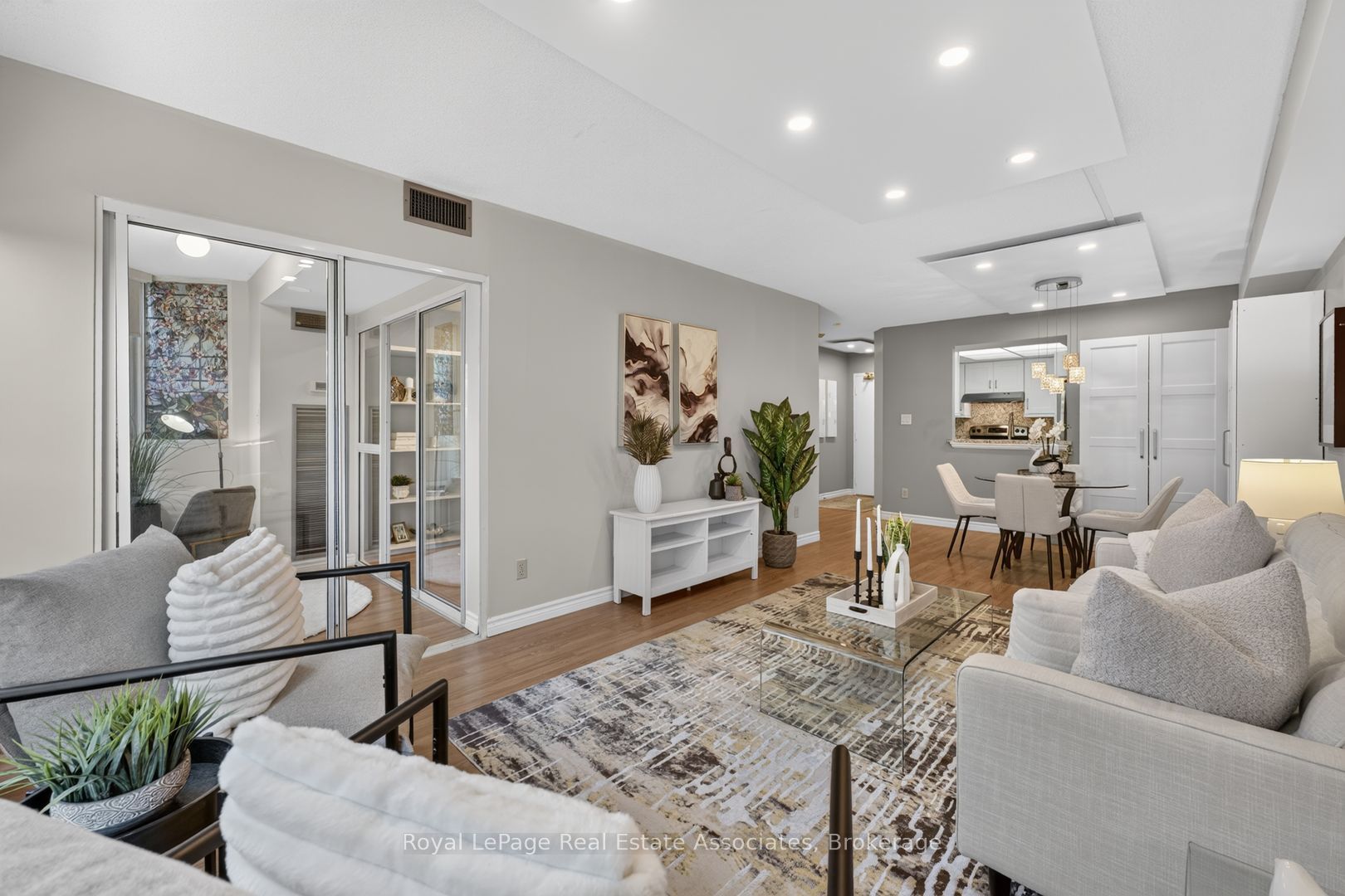 1001 Cedarglen Gate 221
