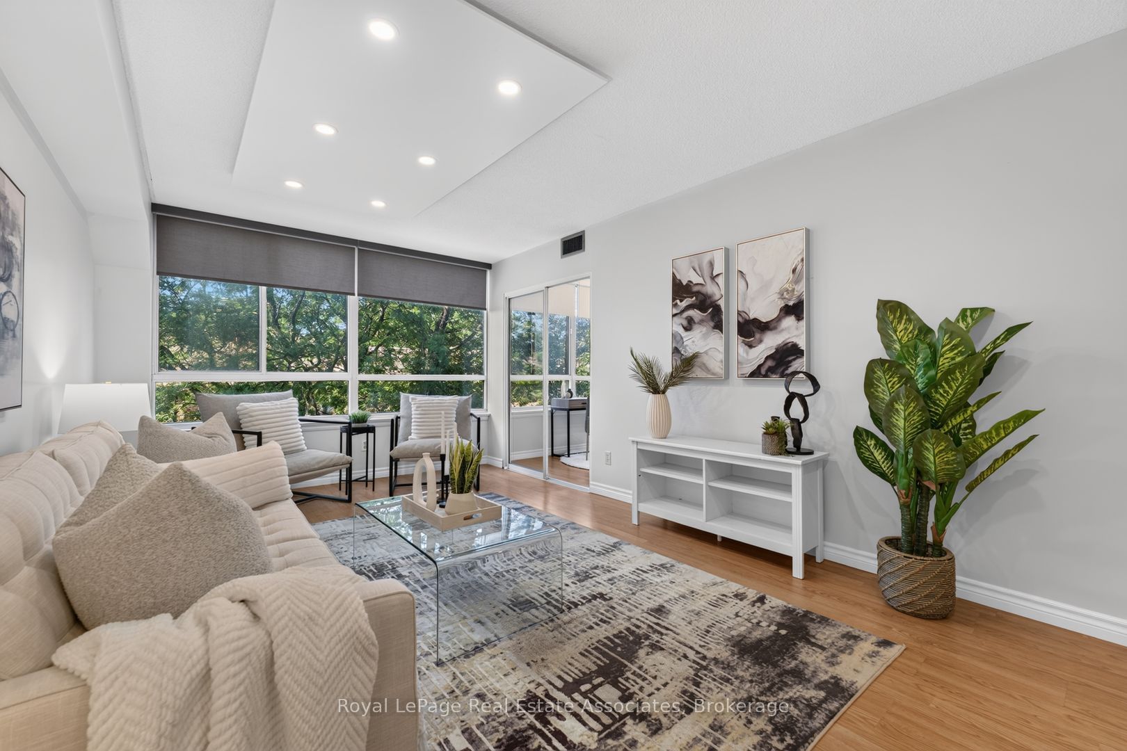 1001 Cedarglen Gate 221