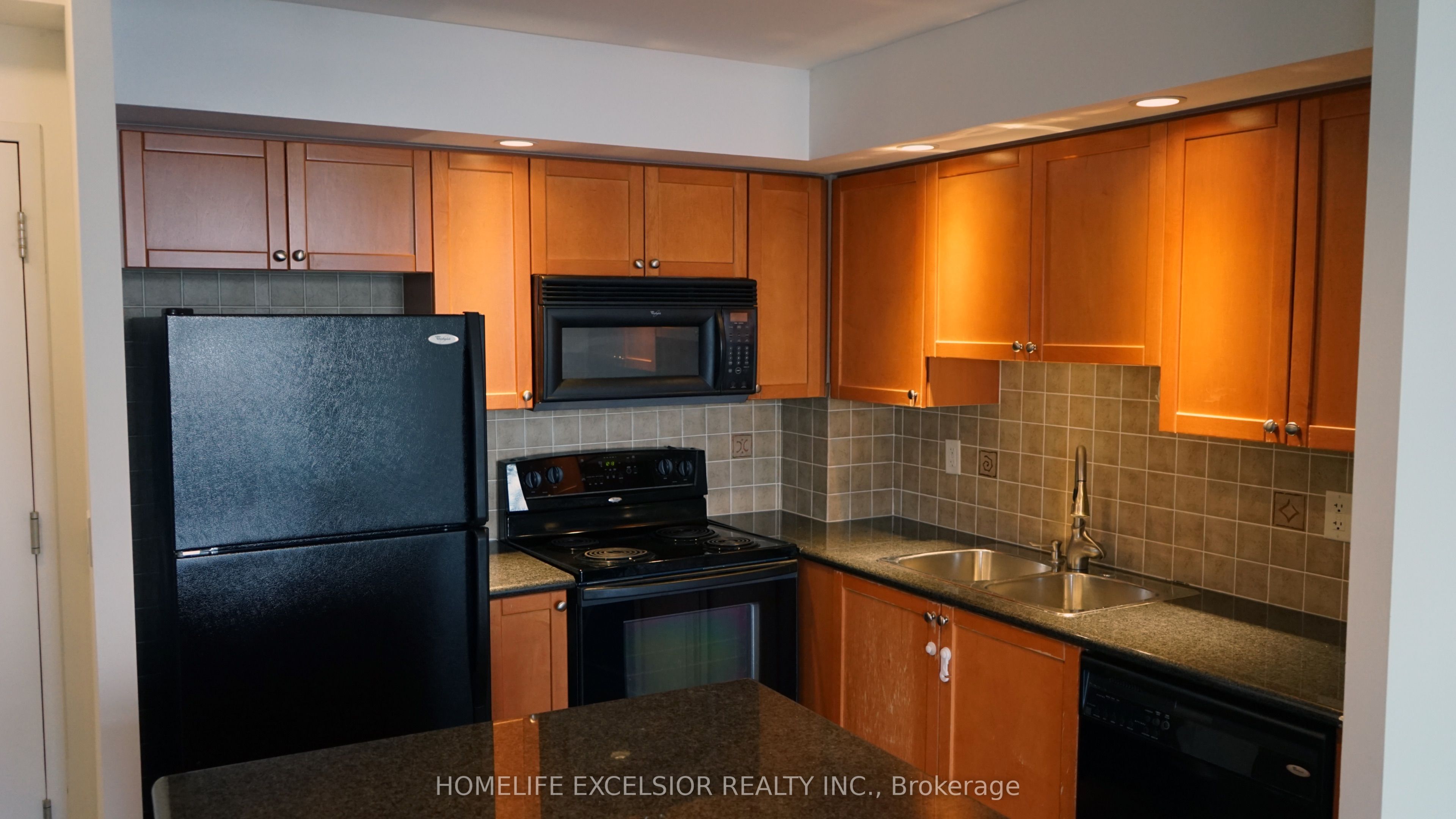 33 Cox Boulevard 923